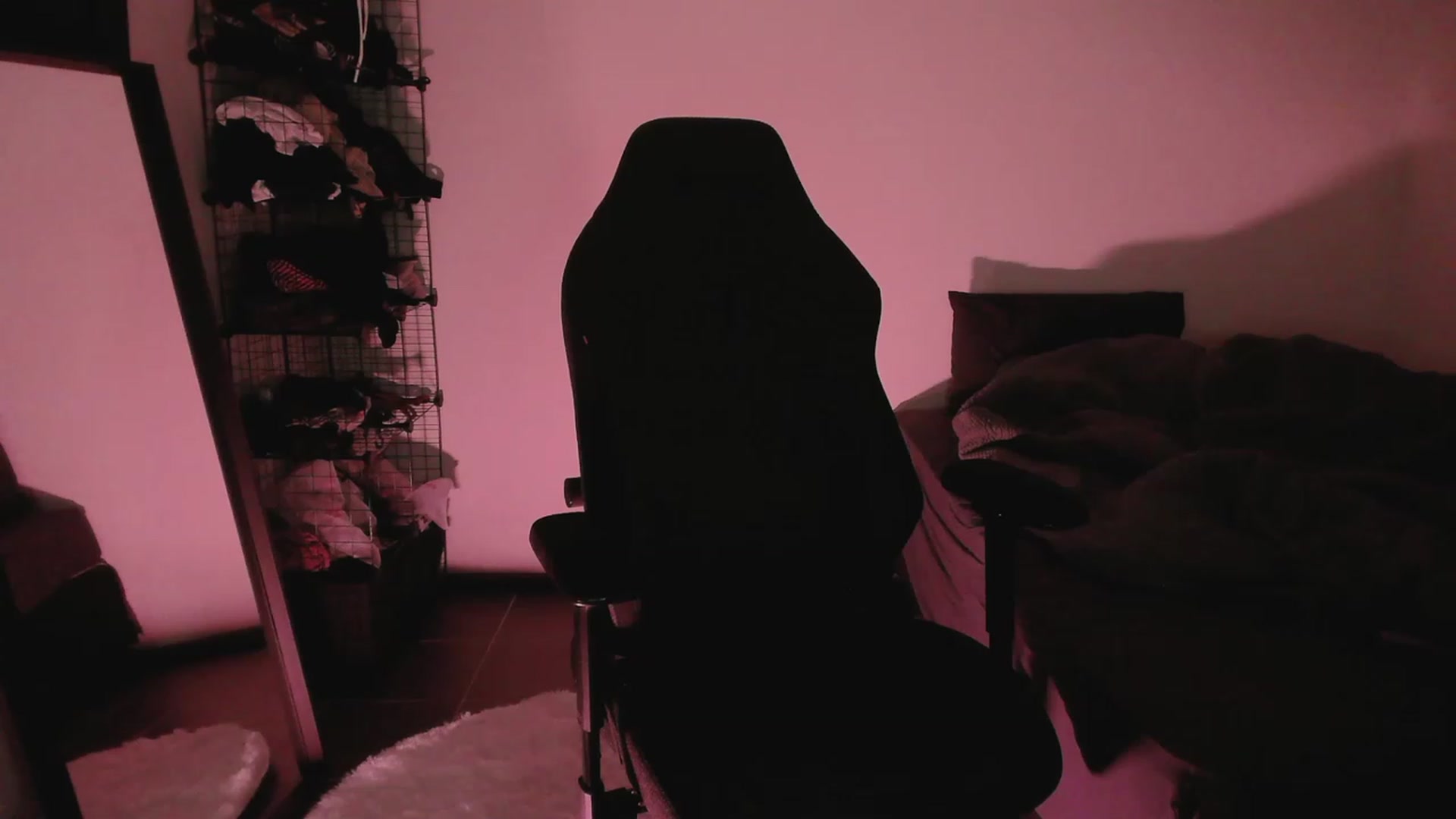 Gallery image thumbnail from RoomToAvoid's myfreecams stream on, 05/06/2023, 04:10 image 5 of 20