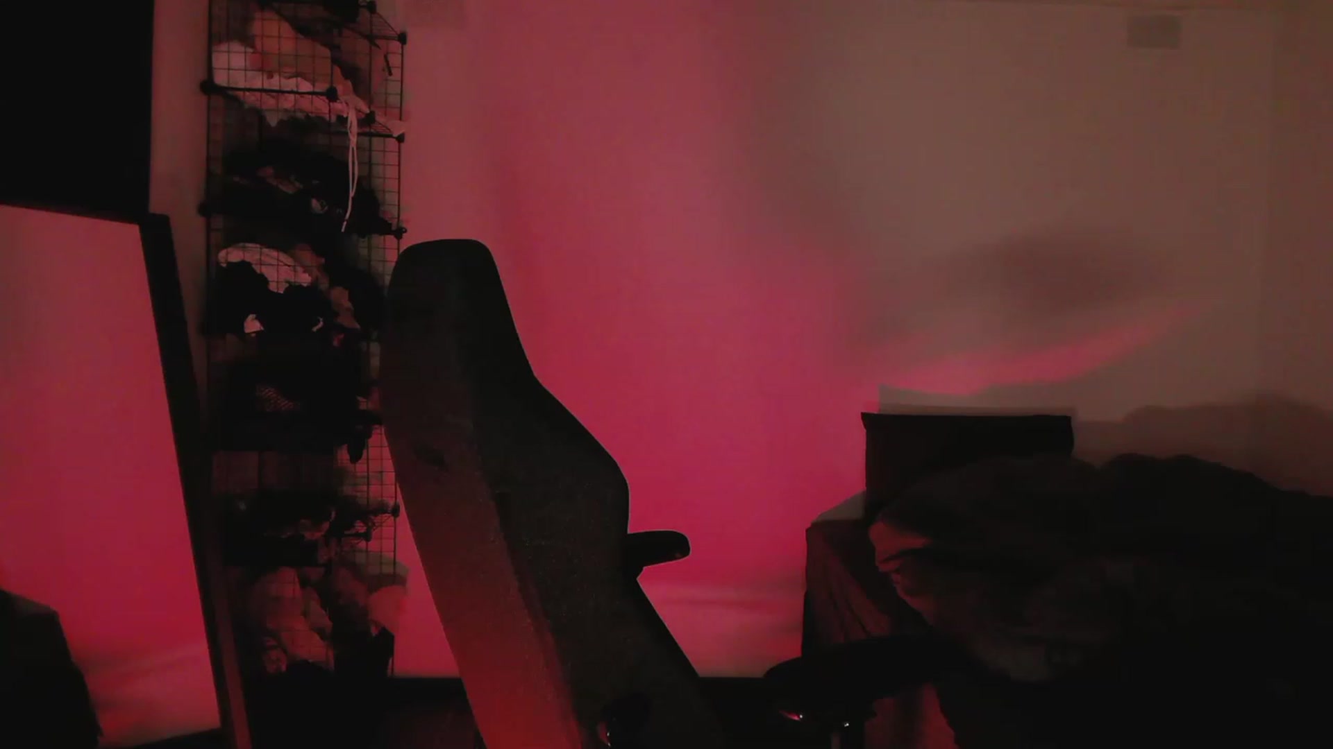 Gallery image thumbnail from RoomToAvoid's myfreecams stream on, 05/06/2023, 09:31 image 17 of 20
