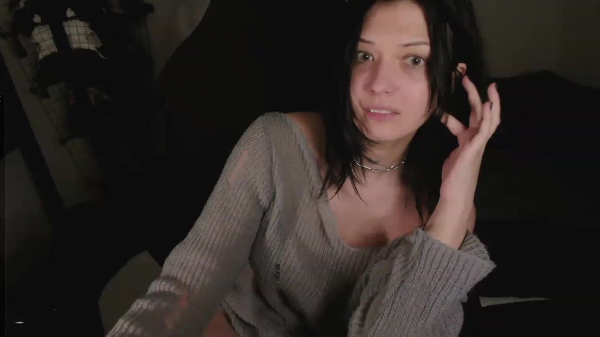 Gallery image thumbnail from RoomToAvoid's myfreecams stream on, 05/08/2023, 09:06 image 8 of 20