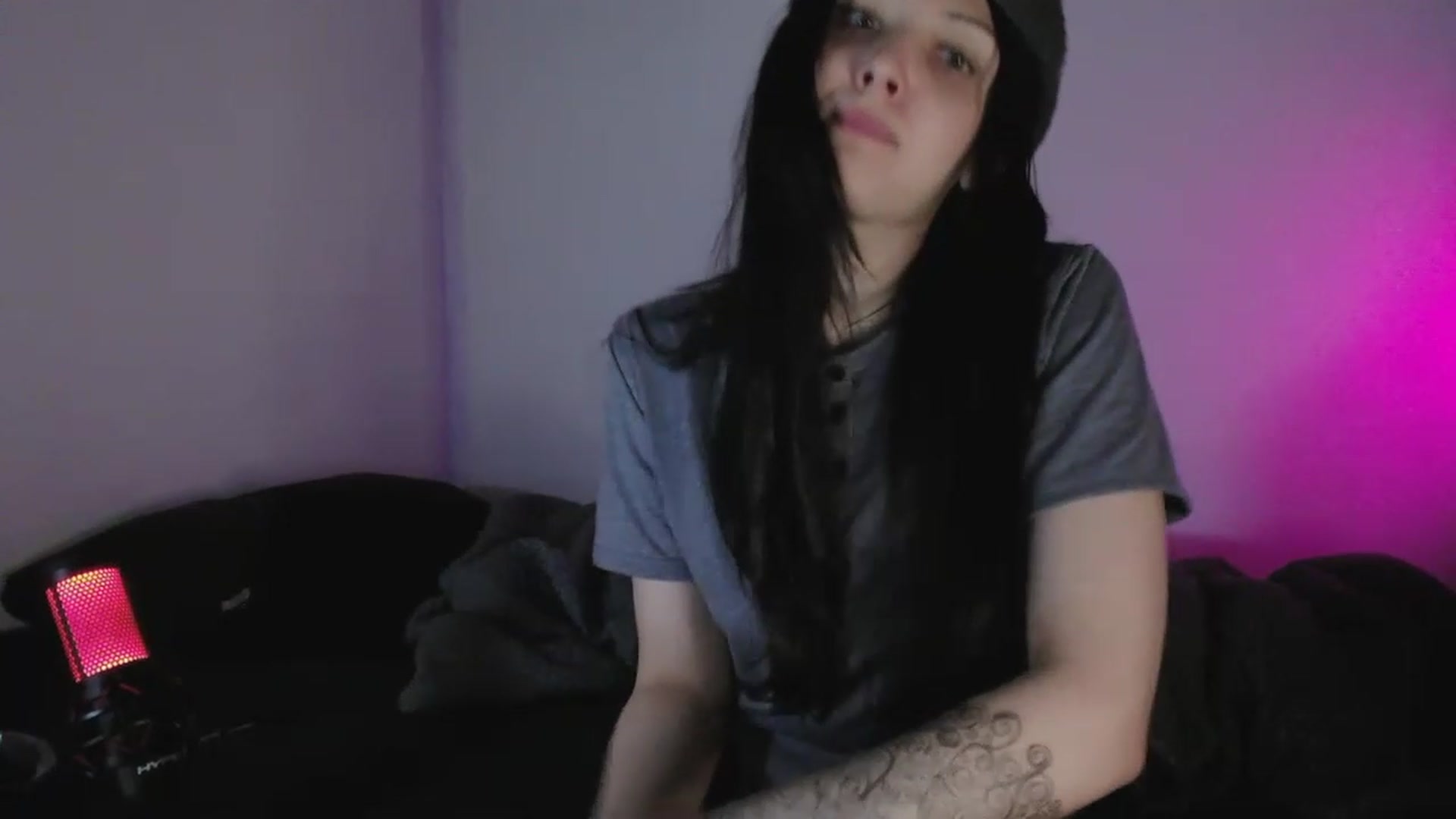 Gallery image thumbnail from RoomToAvoid's myfreecams stream on, 05/12/2023, 02:28 image 3 of 20