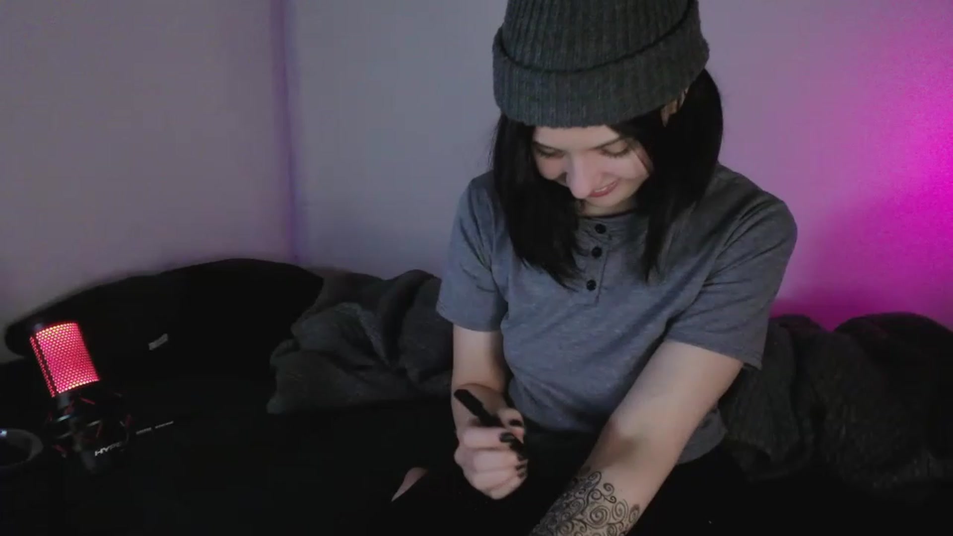 Gallery image thumbnail from RoomToAvoid's myfreecams stream on, 05/12/2023, 02:28 image 1 of 20