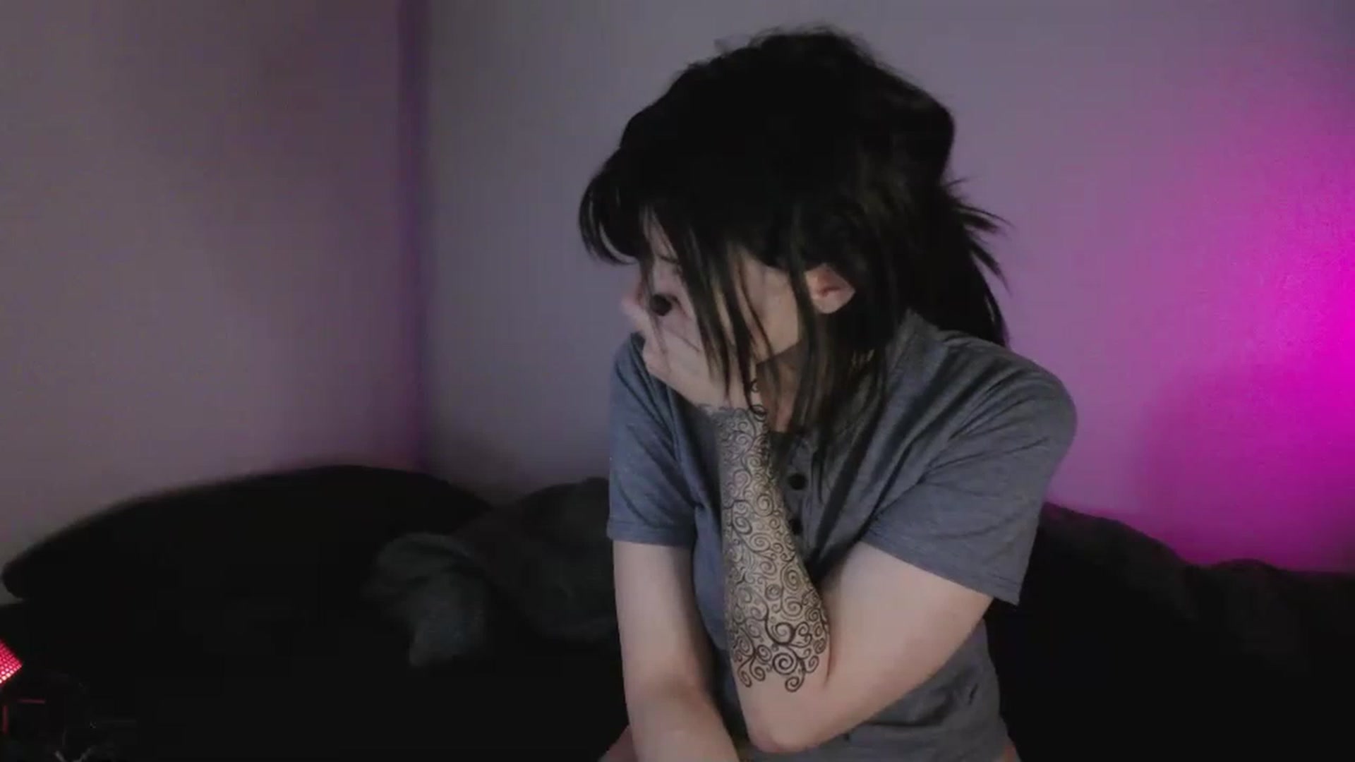 Gallery image thumbnail from RoomToAvoid's myfreecams stream on, 05/12/2023, 03:41 image 5 of 20