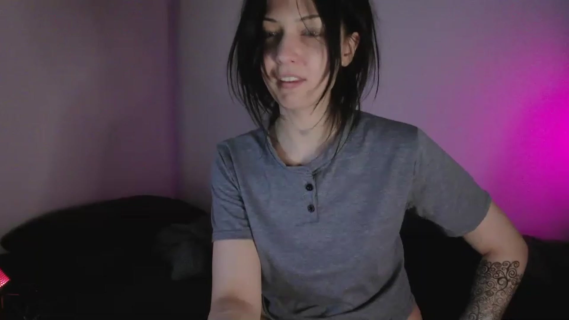 Gallery image thumbnail from RoomToAvoid's myfreecams stream on, 05/12/2023, 03:41 image 4 of 20