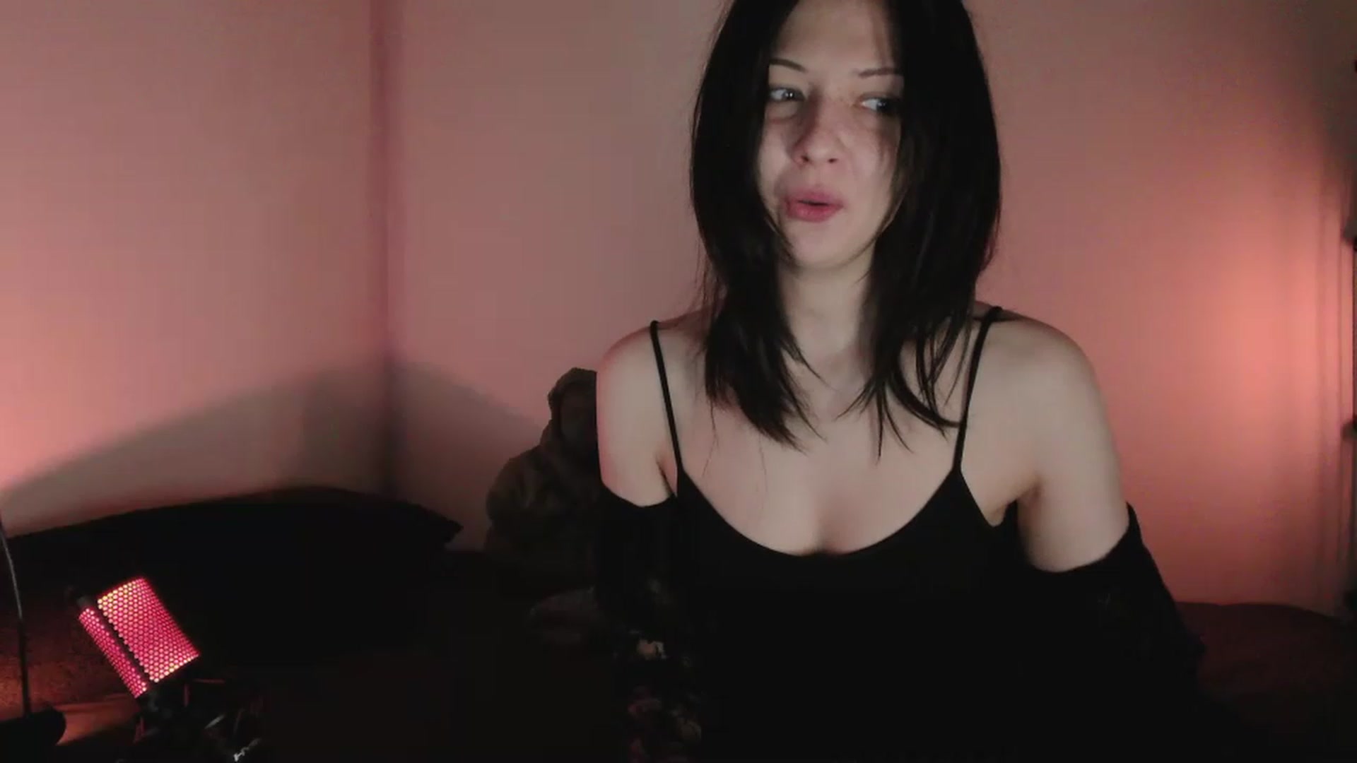 Gallery image thumbnail from RoomToAvoid's myfreecams stream on, 05/14/2023, 02:53 image 8 of 20