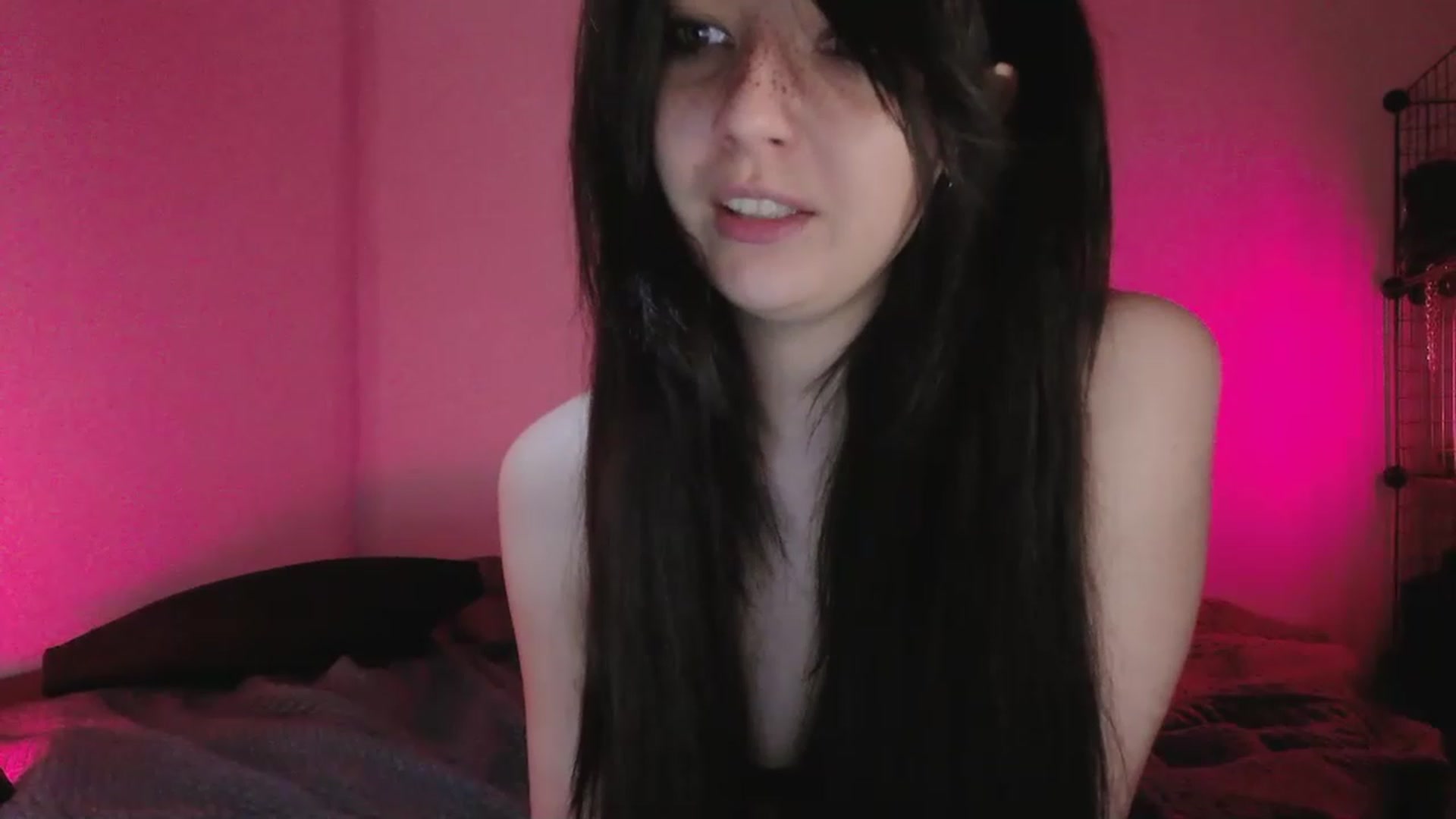 Gallery image thumbnail from RoomToAvoid's myfreecams stream on, 05/15/2023, 24:44 image 19 of 20