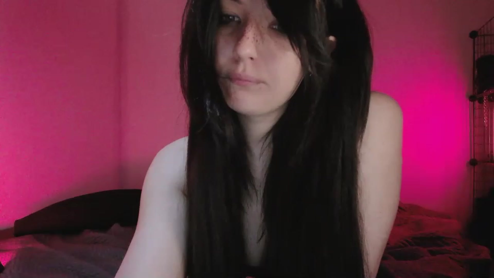 Gallery image thumbnail from RoomToAvoid's myfreecams stream on, 05/15/2023, 24:50 image 15 of 20
