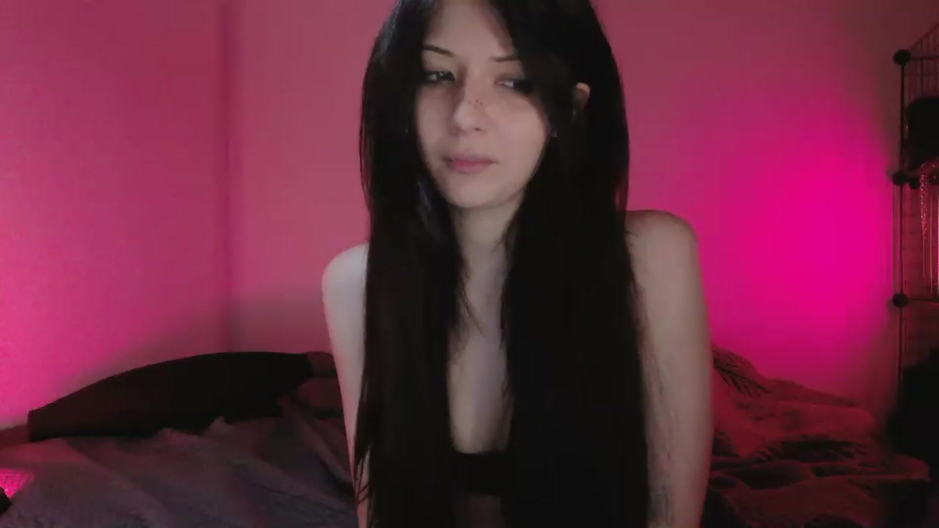 Gallery image thumbnail from RoomToAvoid's myfreecams stream on, 05/15/2023, 24:50 image 13 of 20
