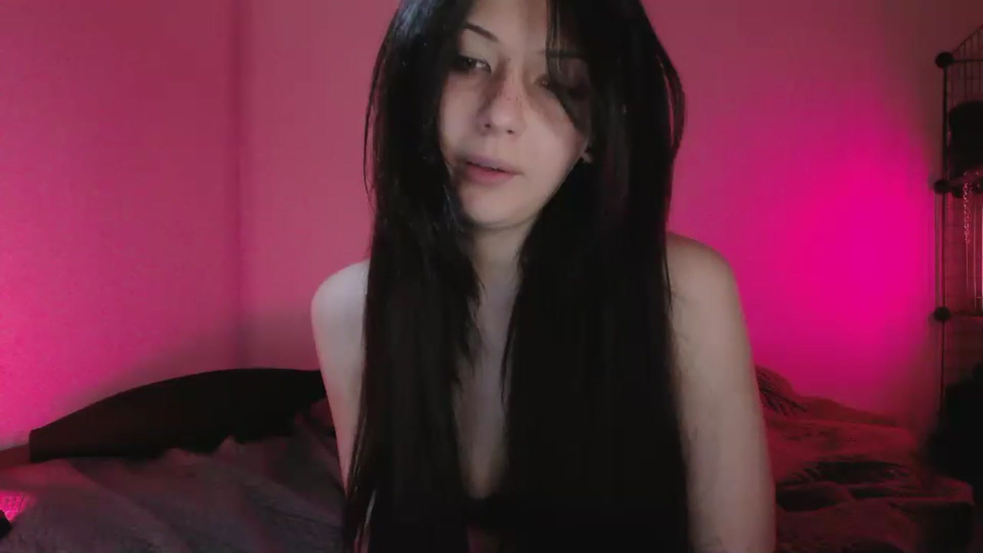 Gallery image thumbnail from RoomToAvoid's myfreecams stream on, 05/15/2023, 24:50 image 11 of 20
