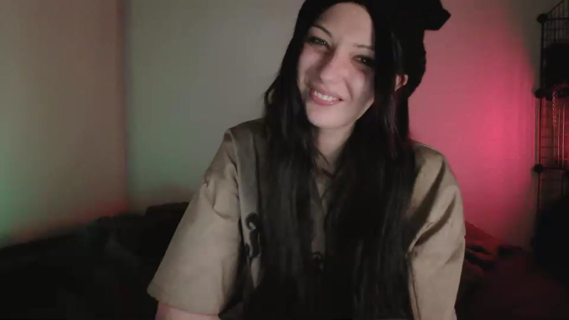 Gallery image thumbnail from RoomToAvoid's myfreecams stream on, 05/15/2023, 05:05 image 16 of 20