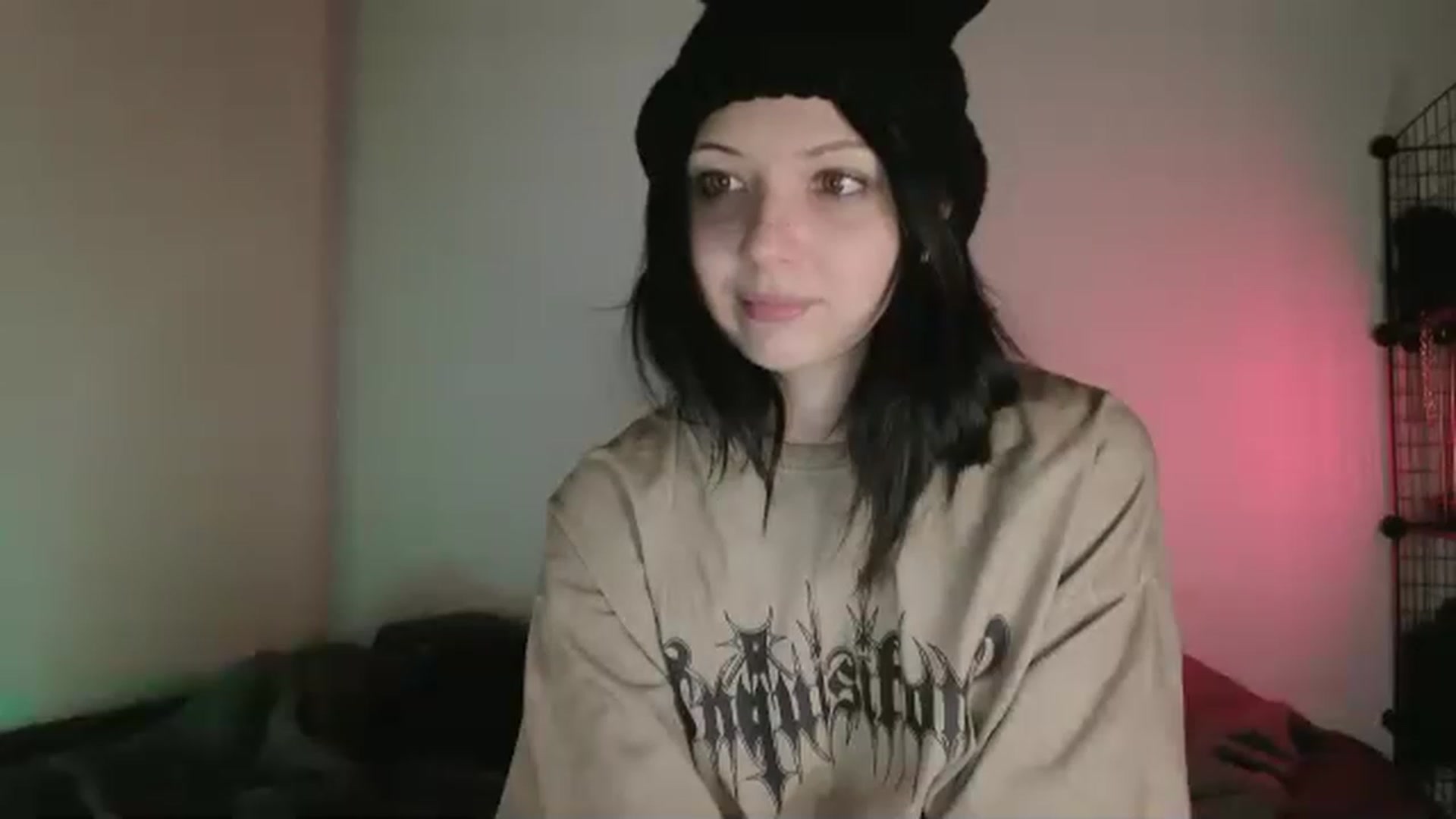 Gallery image thumbnail from RoomToAvoid's myfreecams stream on, 05/15/2023, 05:05 image 6 of 20