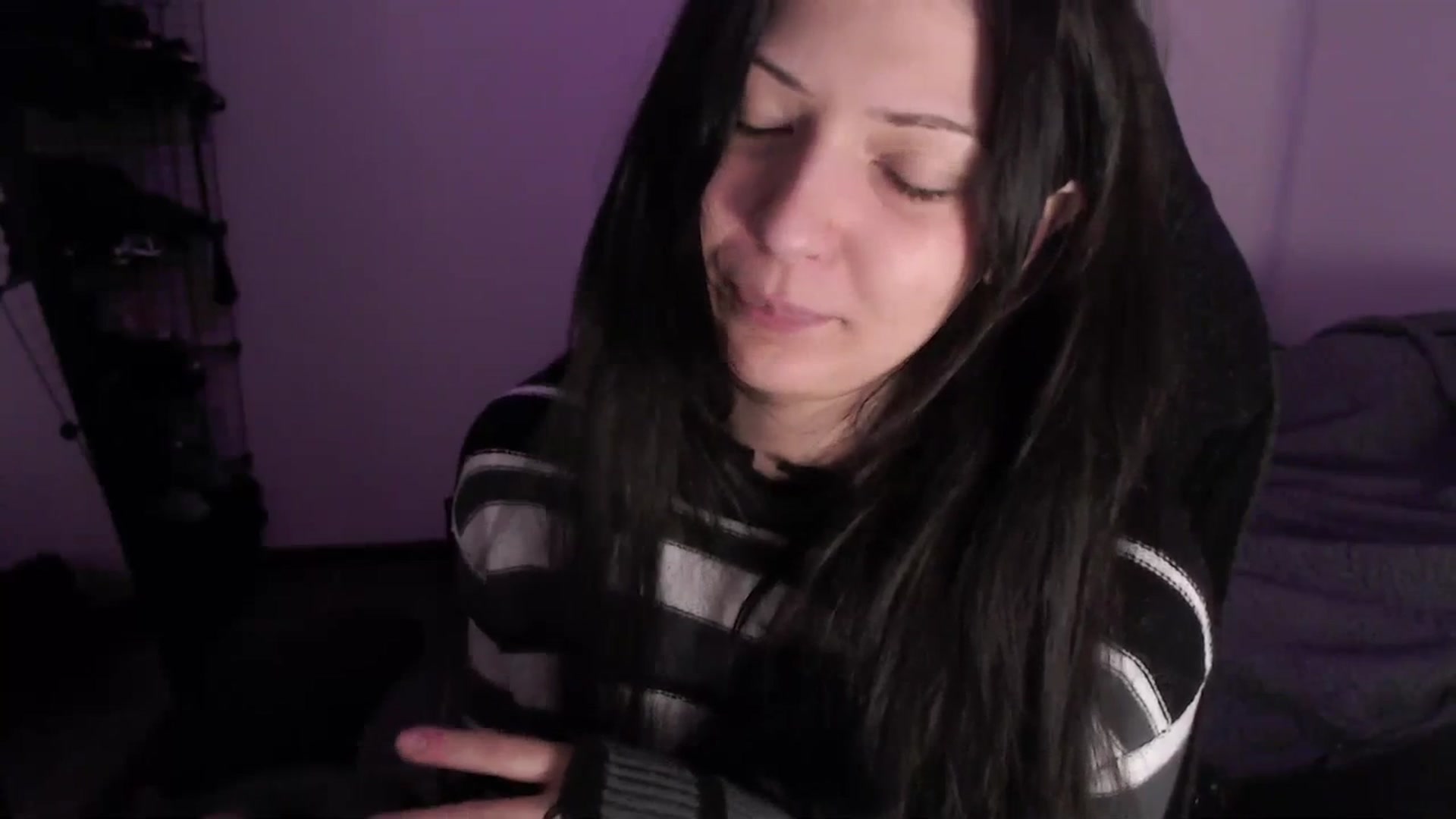 Gallery image thumbnail from RoomToAvoid's myfreecams stream on, 06/02/2023, 01:23 image 2 of 20