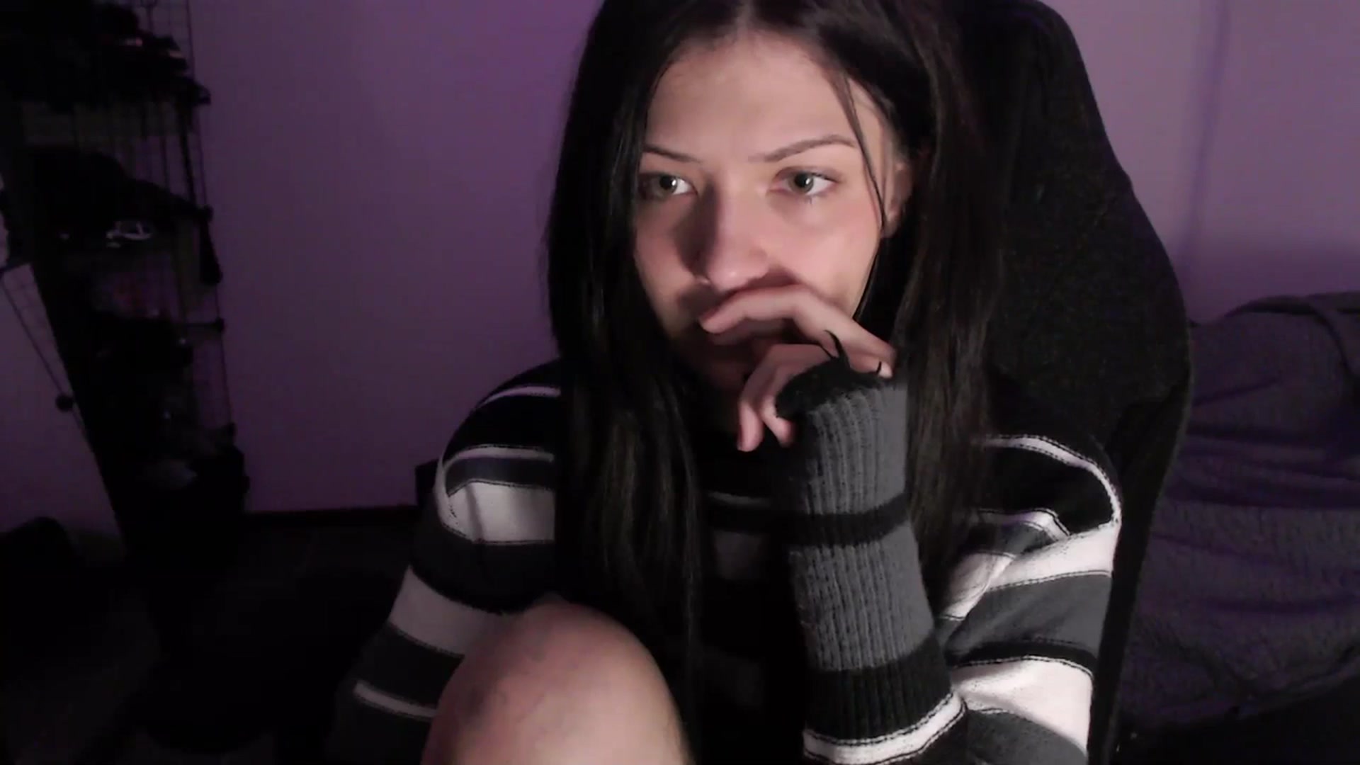 Gallery image thumbnail from RoomToAvoid's myfreecams stream on, 06/02/2023, 01:23 image 4 of 20