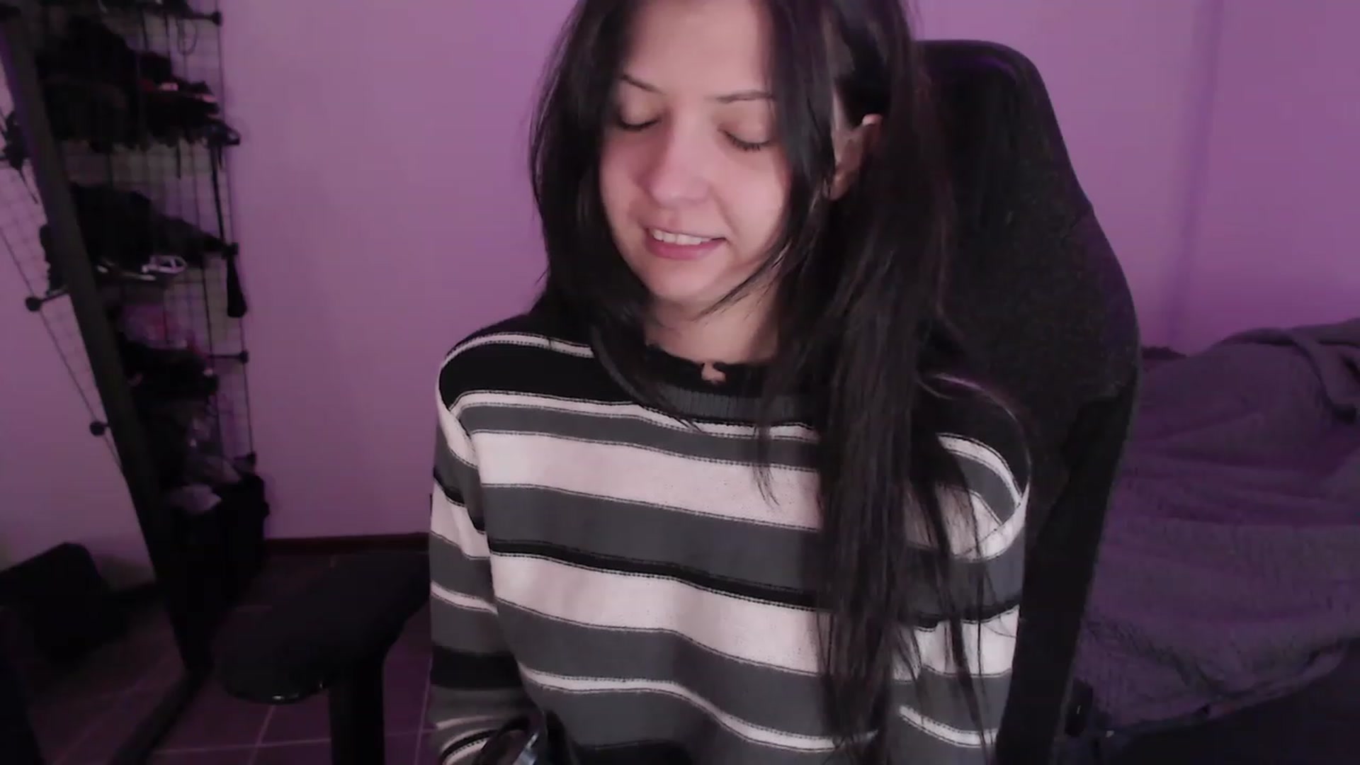 Gallery image thumbnail from RoomToAvoid's myfreecams stream on, 06/02/2023, 02:27 image 10 of 20