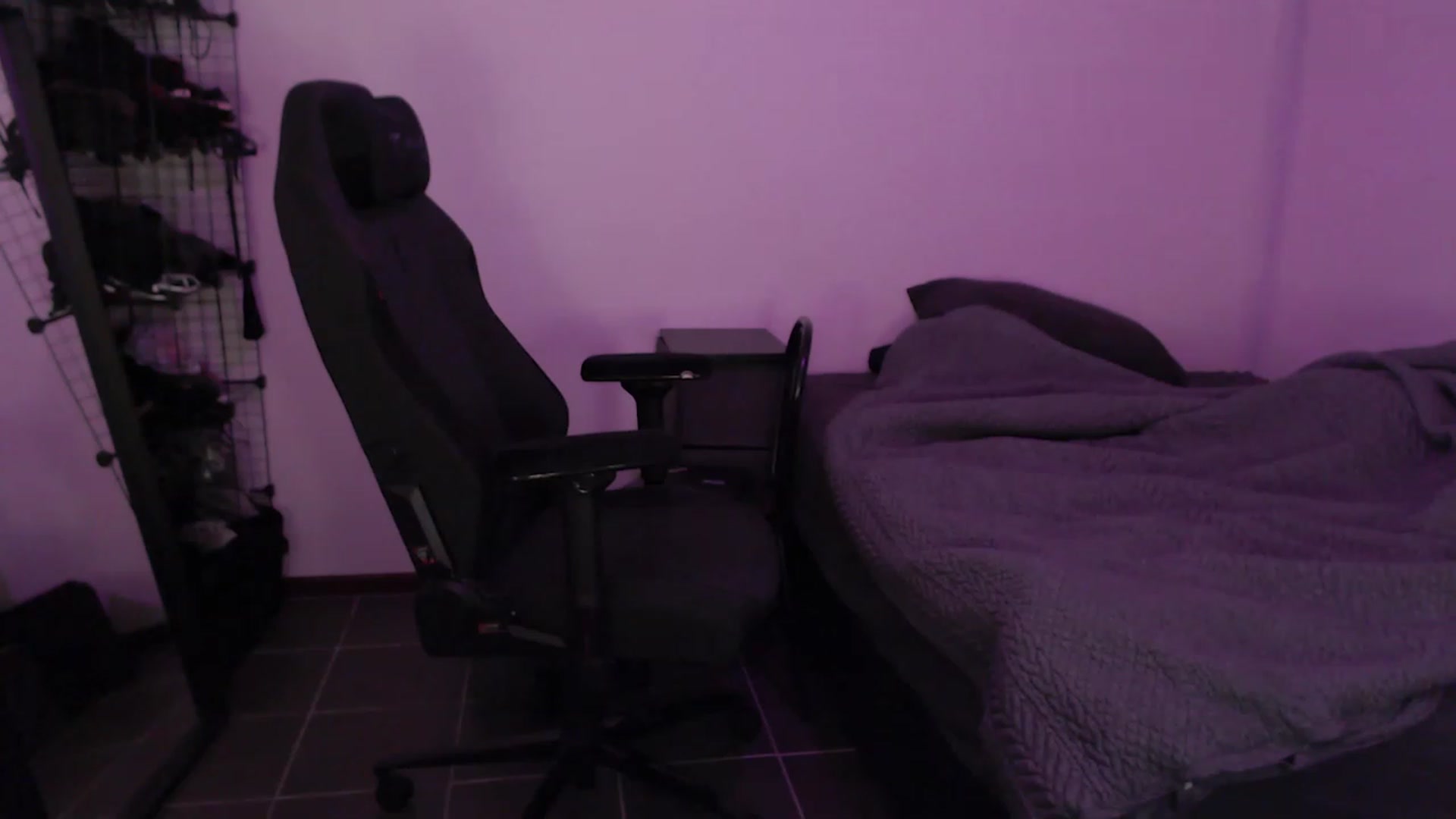 Gallery image thumbnail from RoomToAvoid's myfreecams stream on, 06/02/2023, 02:27 image 15 of 20