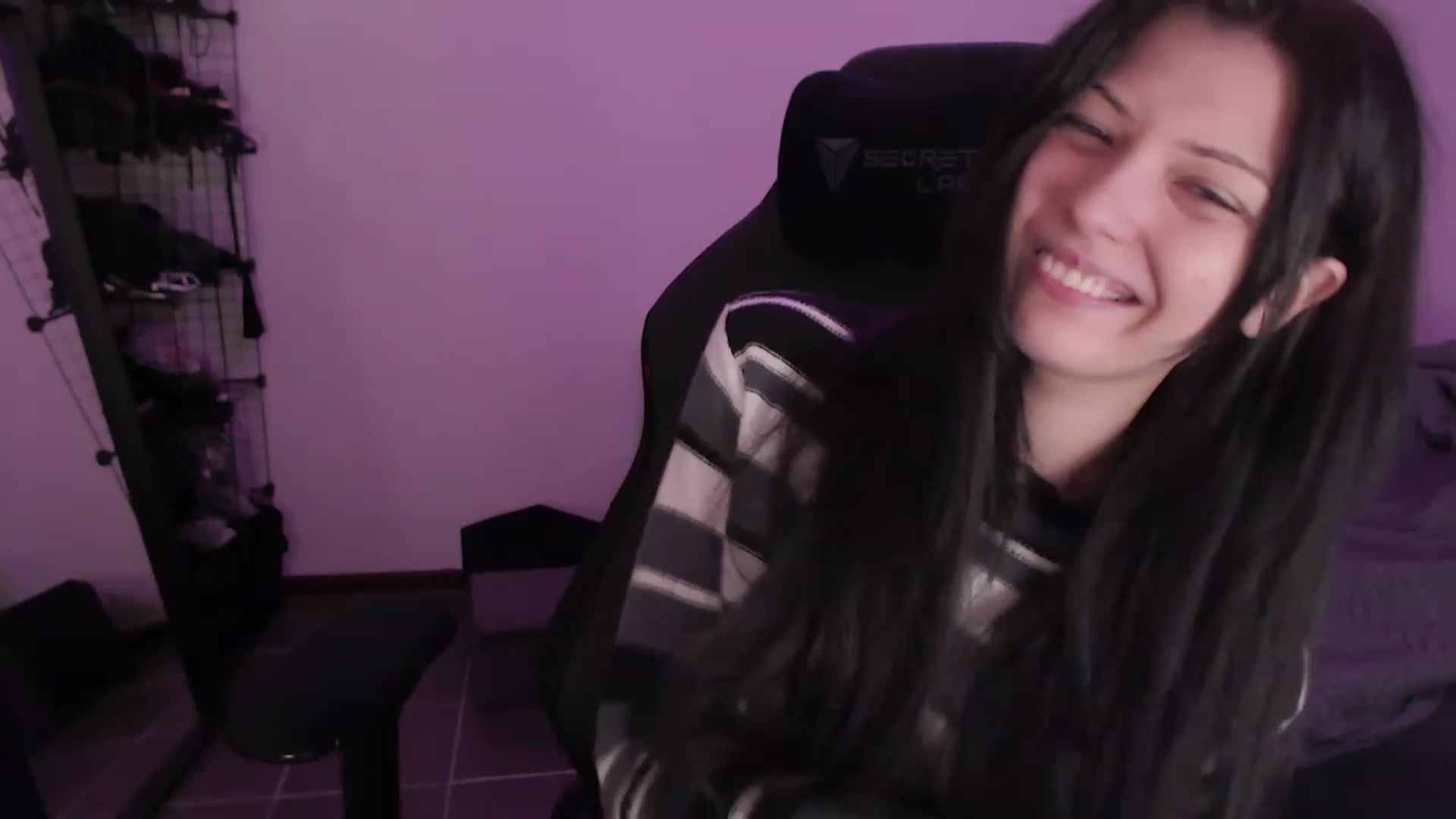 Gallery image thumbnail from RoomToAvoid's myfreecams stream on, 06/02/2023, 02:27 image 6 of 20