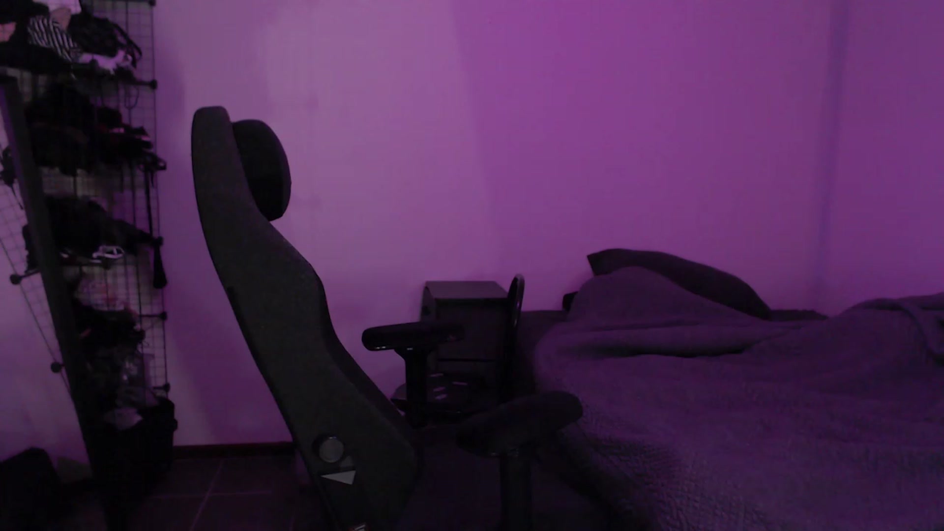Gallery image thumbnail from RoomToAvoid's myfreecams stream on, 06/02/2023, 03:49 image 17 of 20