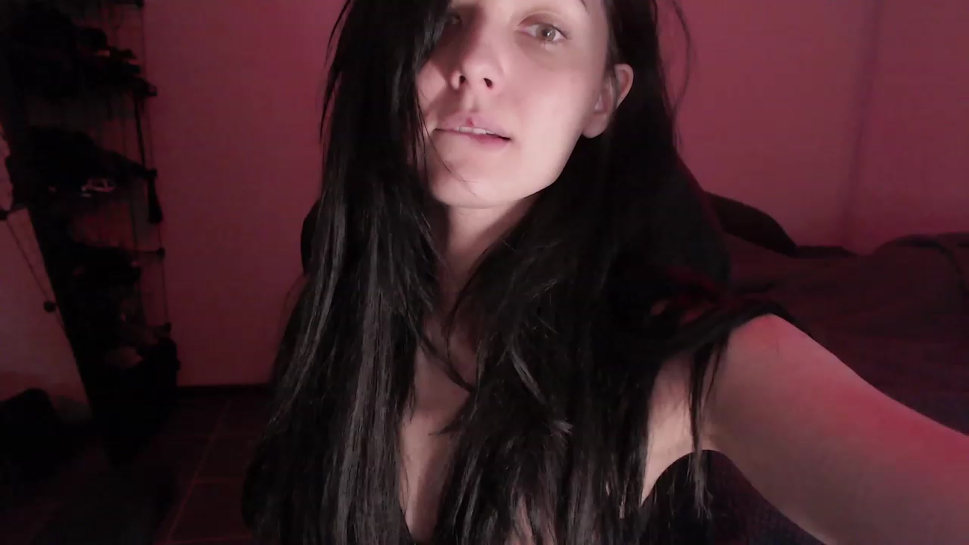 Gallery image thumbnail from RoomToAvoid's myfreecams stream on, 06/02/2023, 04:31 image 1 of 20