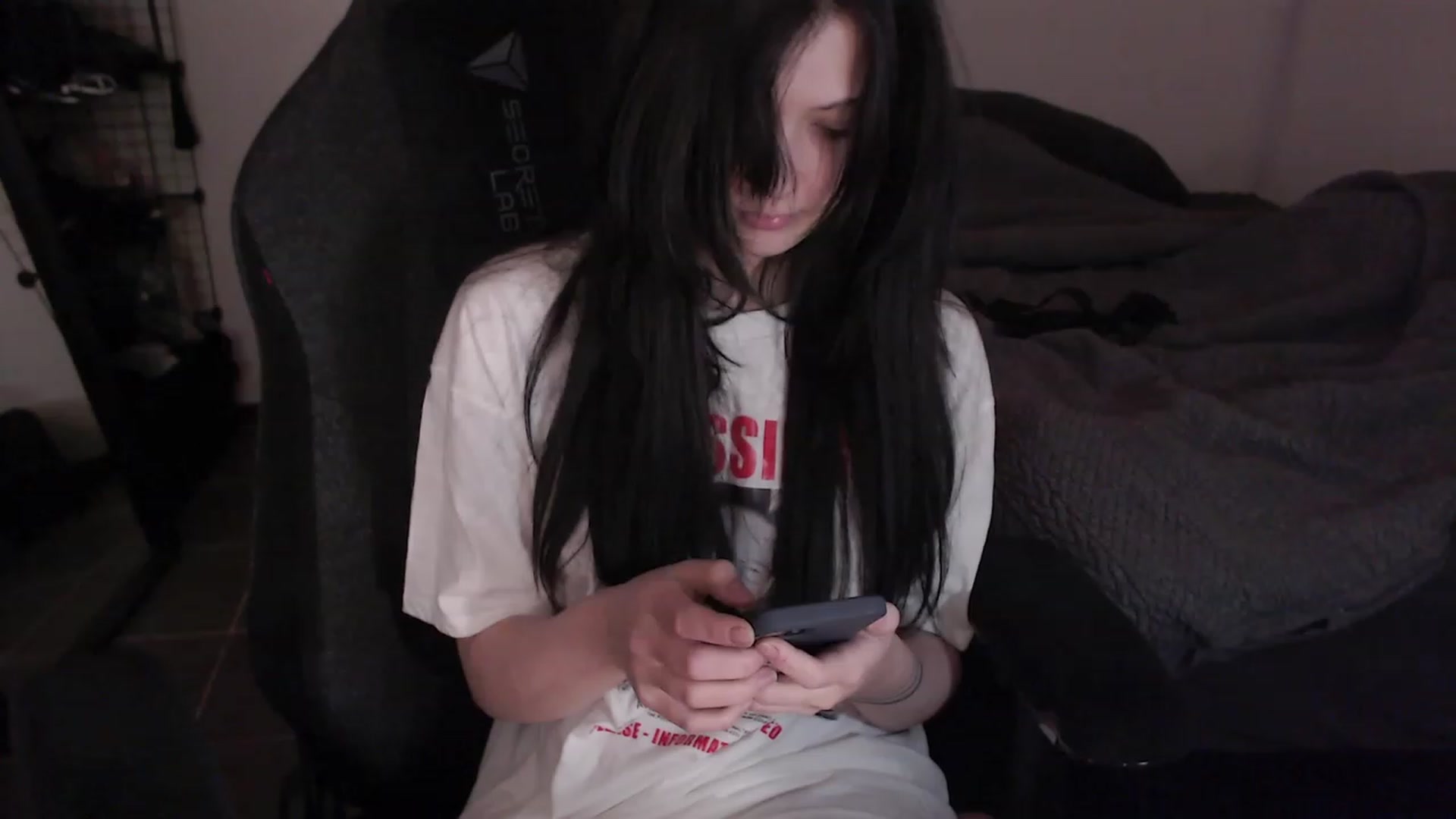 Gallery image thumbnail from RoomToAvoid's myfreecams stream on, 06/02/2023, 07:28 image 6 of 20