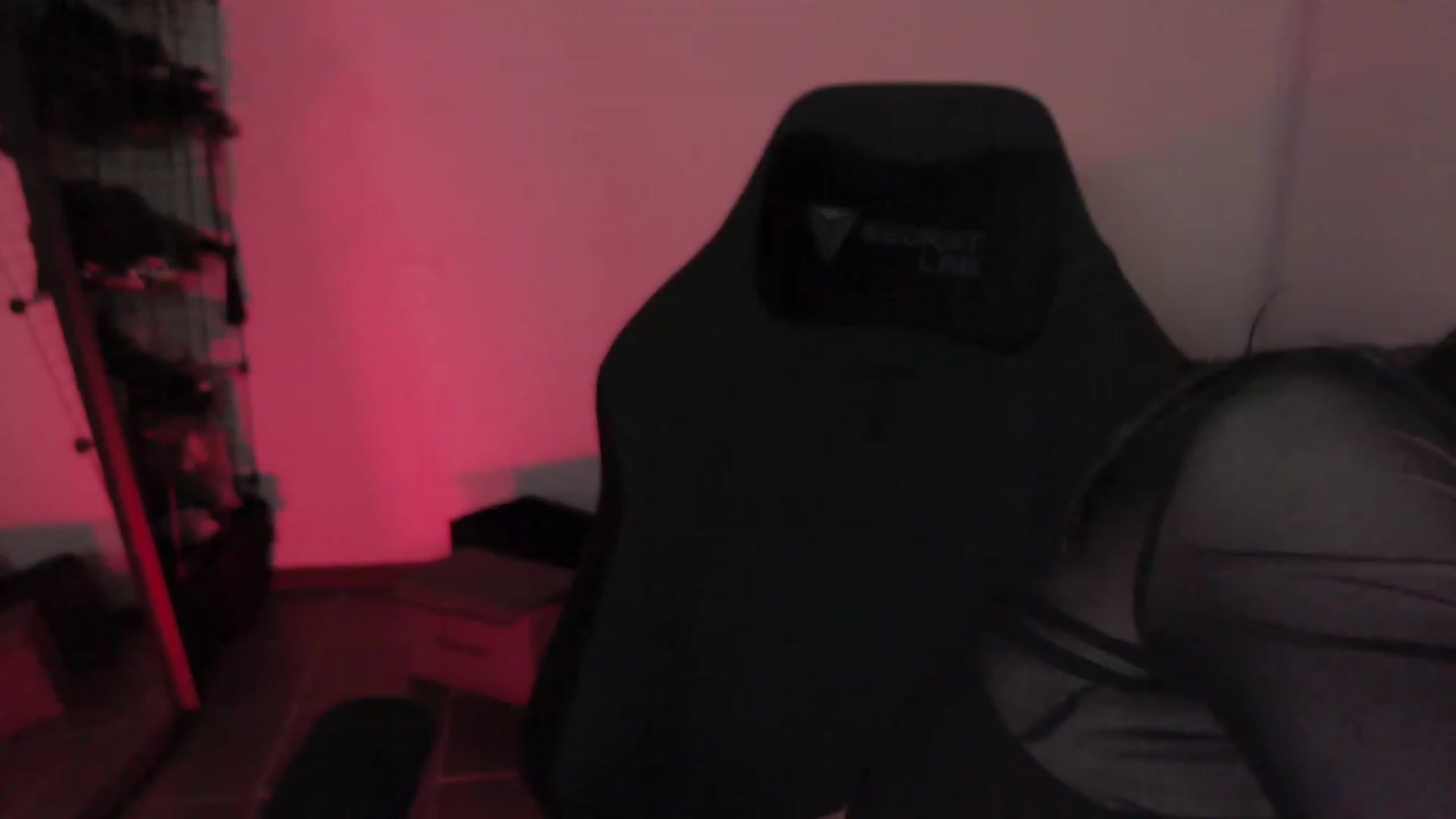 Gallery image thumbnail from RoomToAvoid's myfreecams stream on, 06/04/2023, 03:26 image 11 of 20