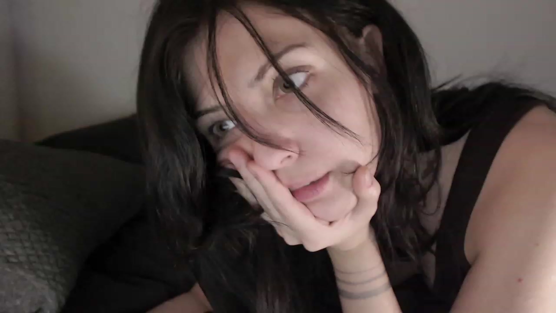 Gallery image thumbnail from RoomToAvoid's myfreecams stream on, 06/05/2023, 04:07 image 13 of 20