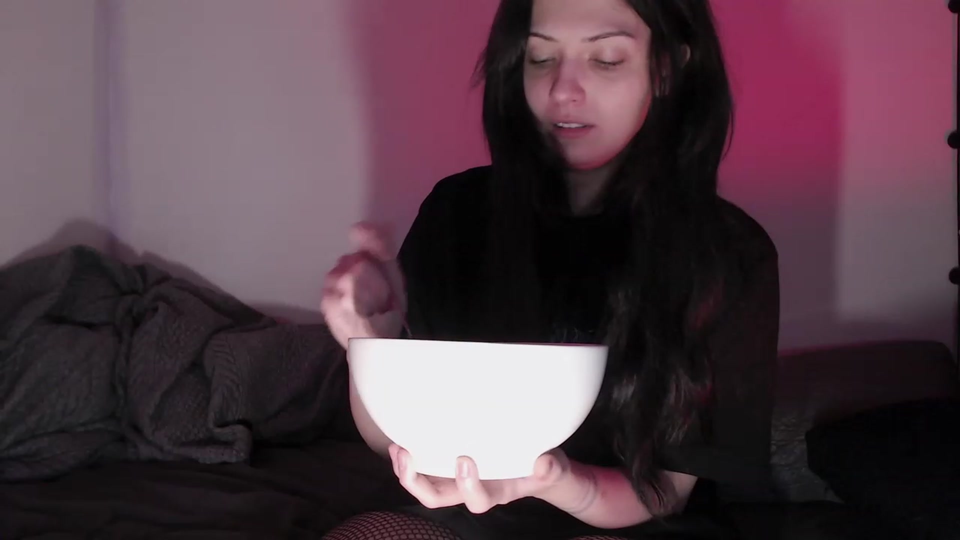 Gallery image thumbnail from RoomToAvoid's myfreecams stream on, 06/06/2023, 03:13 image 8 of 20