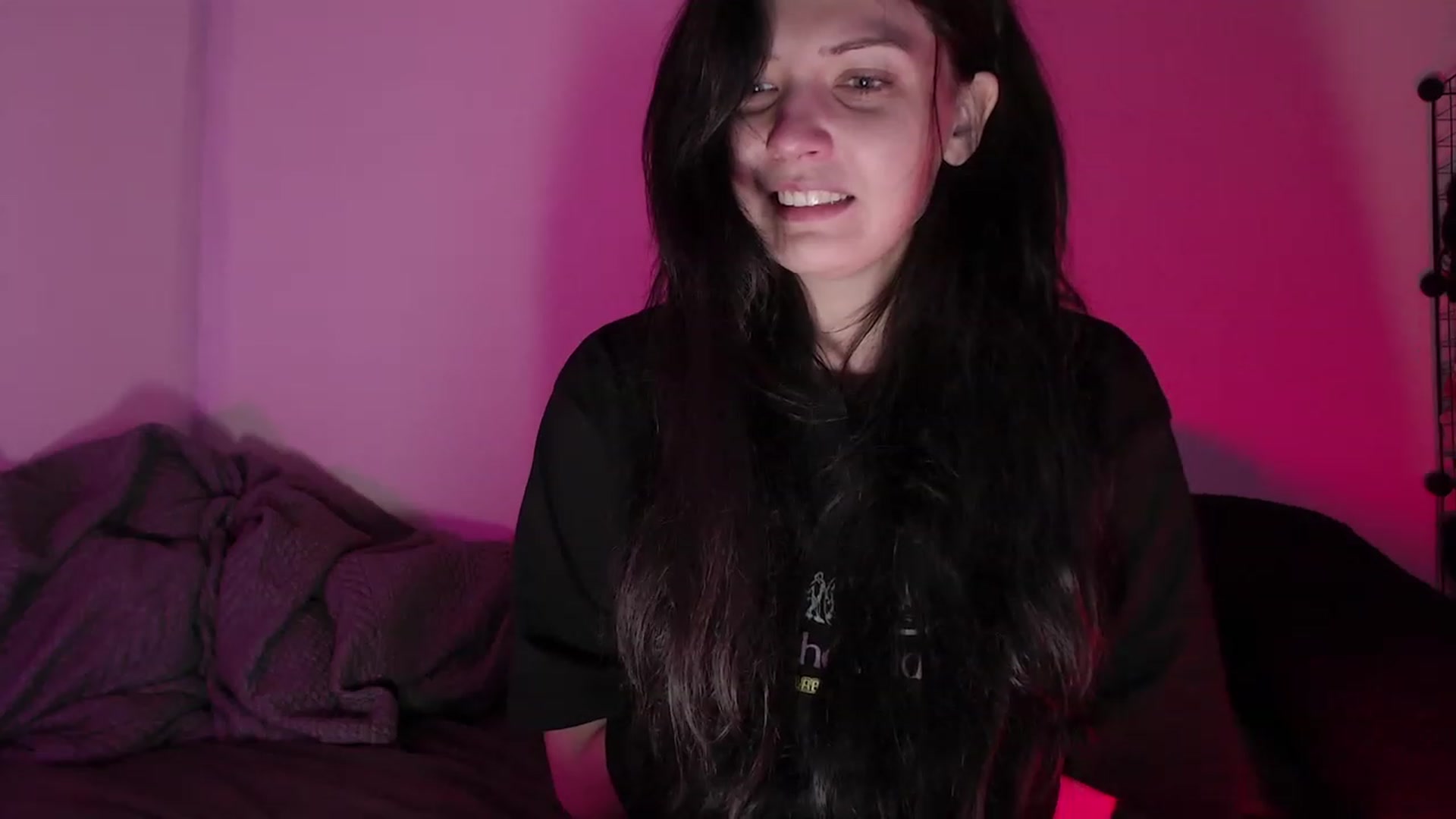 Gallery image thumbnail from RoomToAvoid's myfreecams stream on, 06/06/2023, 03:13 image 14 of 20