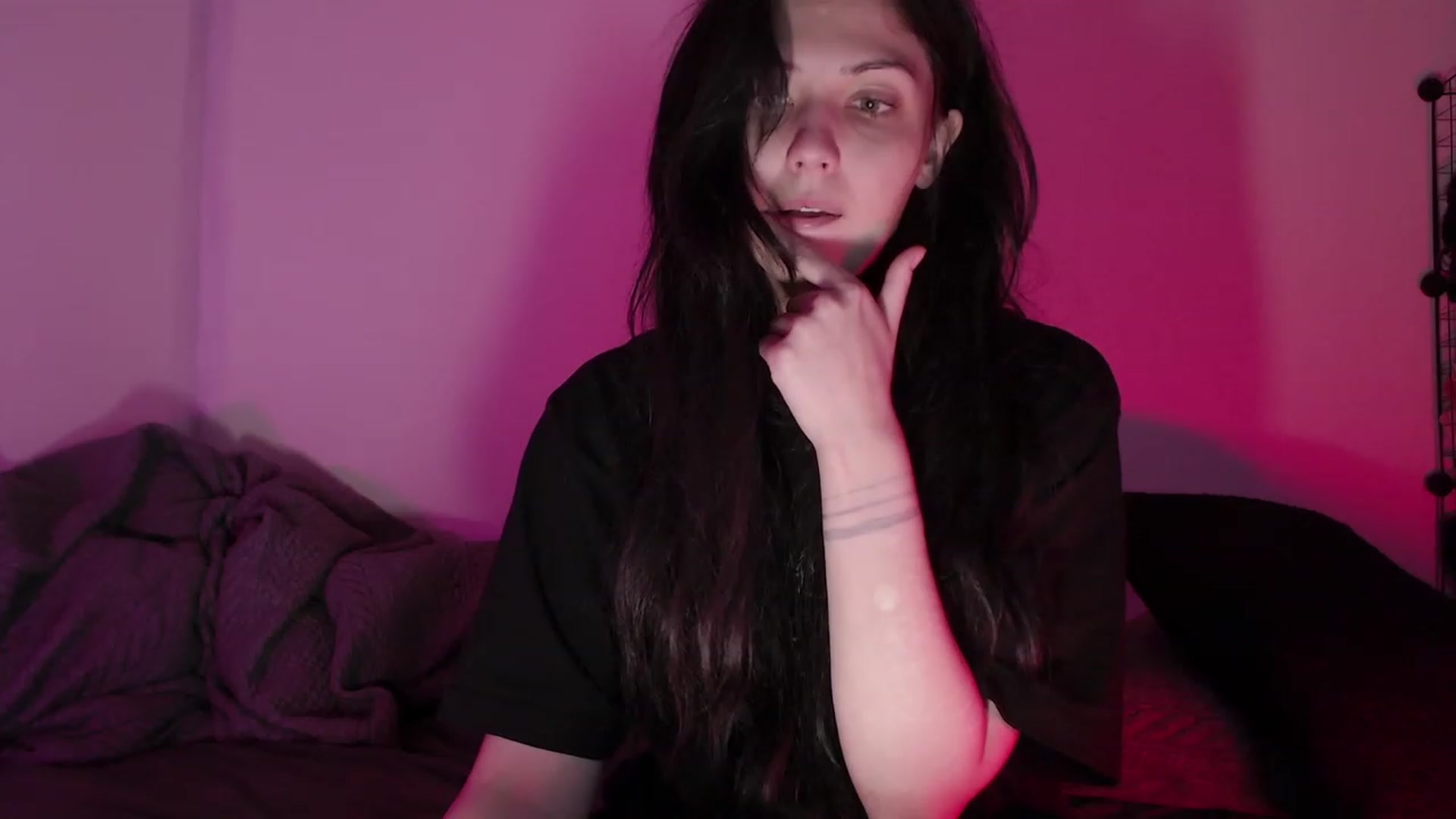 Gallery image thumbnail from RoomToAvoid's myfreecams stream on, 06/06/2023, 03:59 image 10 of 20