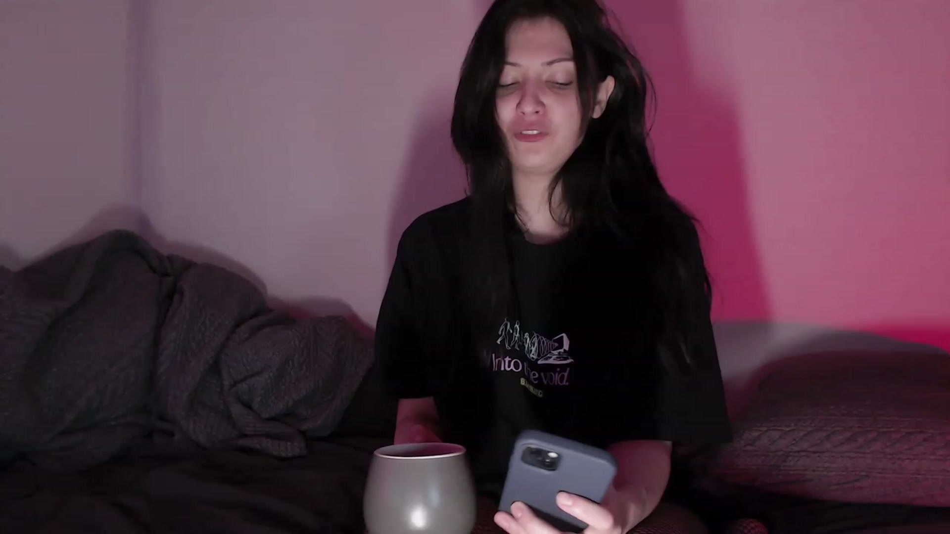 Gallery image thumbnail from RoomToAvoid's myfreecams stream on, 06/06/2023, 03:59 image 1 of 20