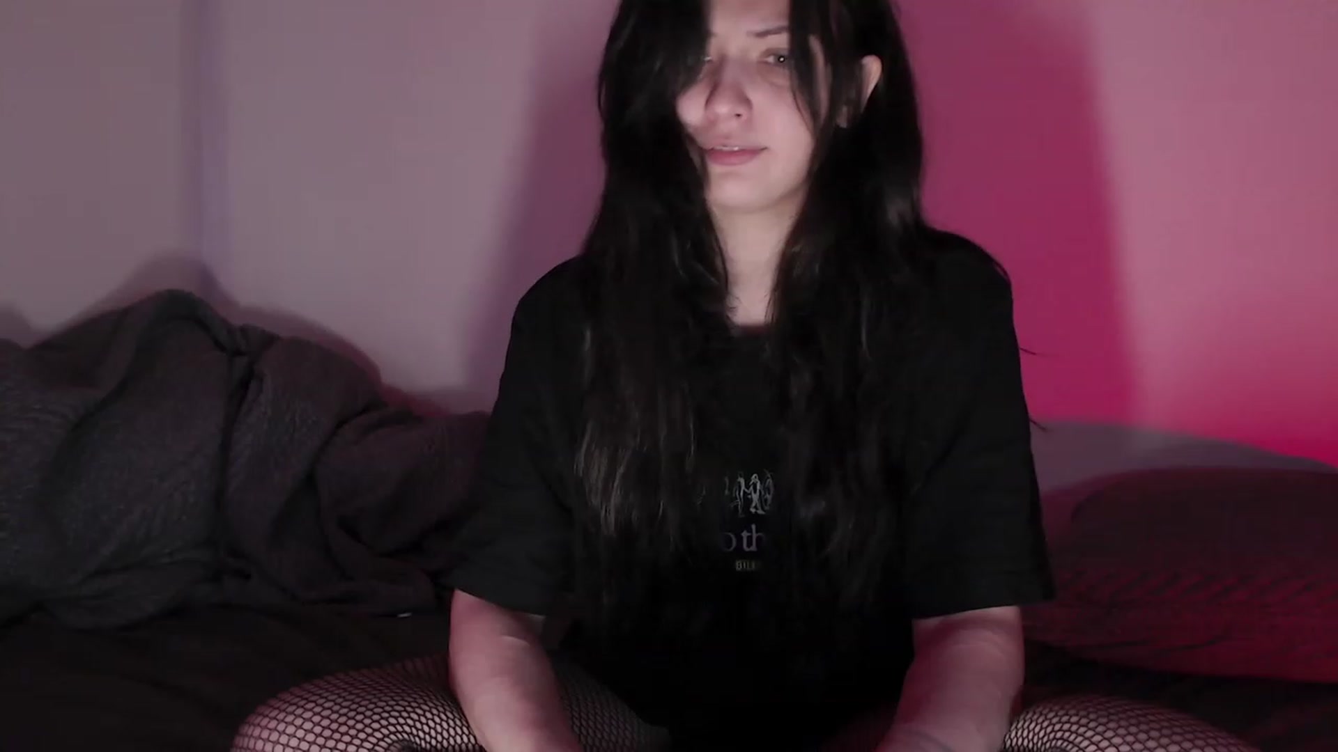 Gallery image thumbnail from RoomToAvoid's myfreecams stream on, 06/06/2023, 03:59 image 3 of 20