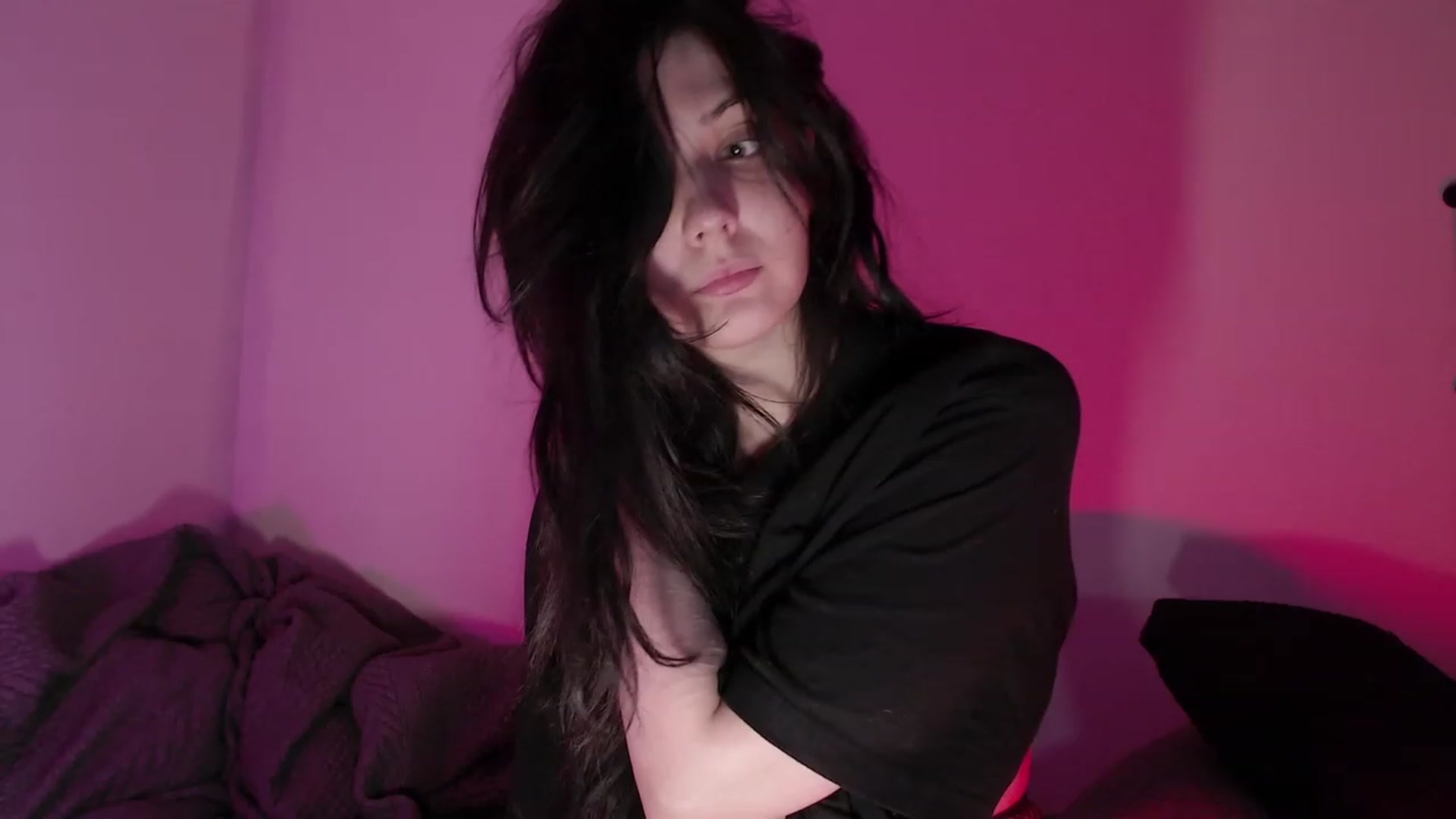 Gallery image thumbnail from RoomToAvoid's myfreecams stream on, 06/06/2023, 03:59 image 9 of 20