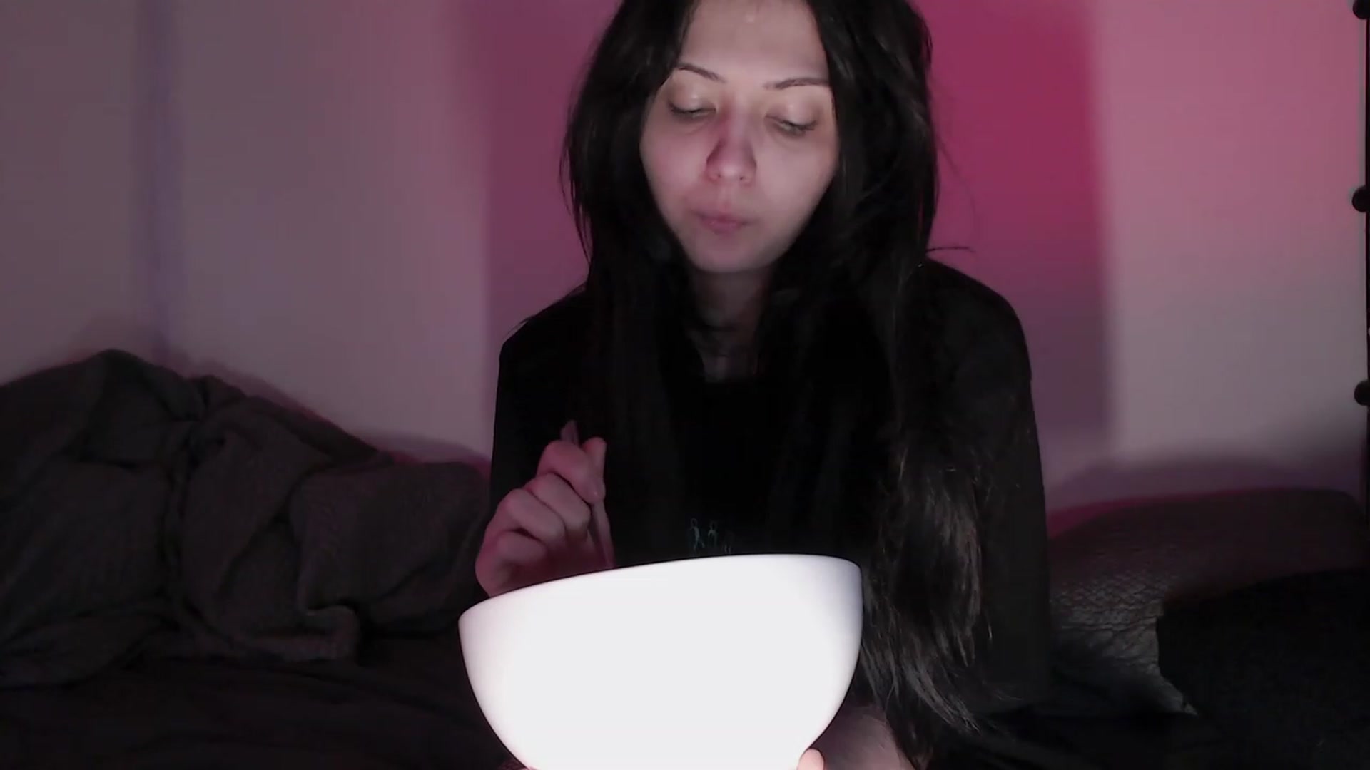 Gallery image thumbnail from RoomToAvoid's myfreecams stream on, 06/06/2023, 03:59 image 7 of 20