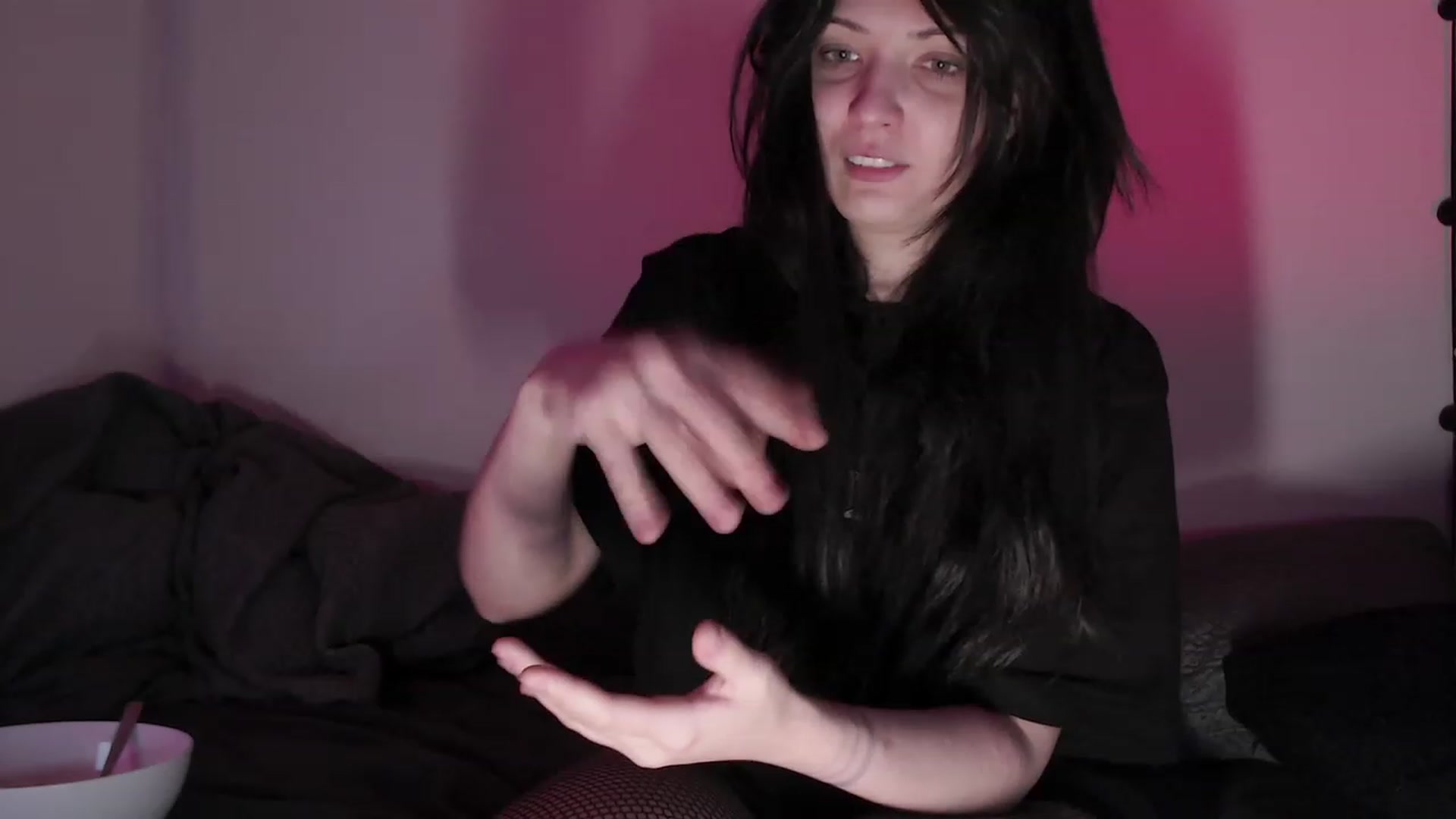 Gallery image thumbnail from RoomToAvoid's myfreecams stream on, 06/06/2023, 03:59 image 6 of 20