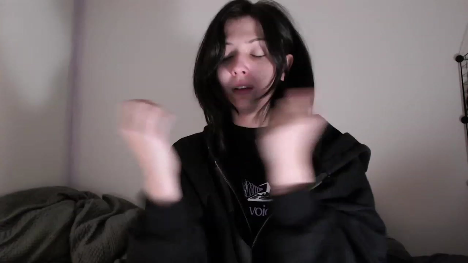 Gallery image thumbnail from RoomToAvoid's myfreecams stream on, 06/06/2023, 05:05 image 19 of 20