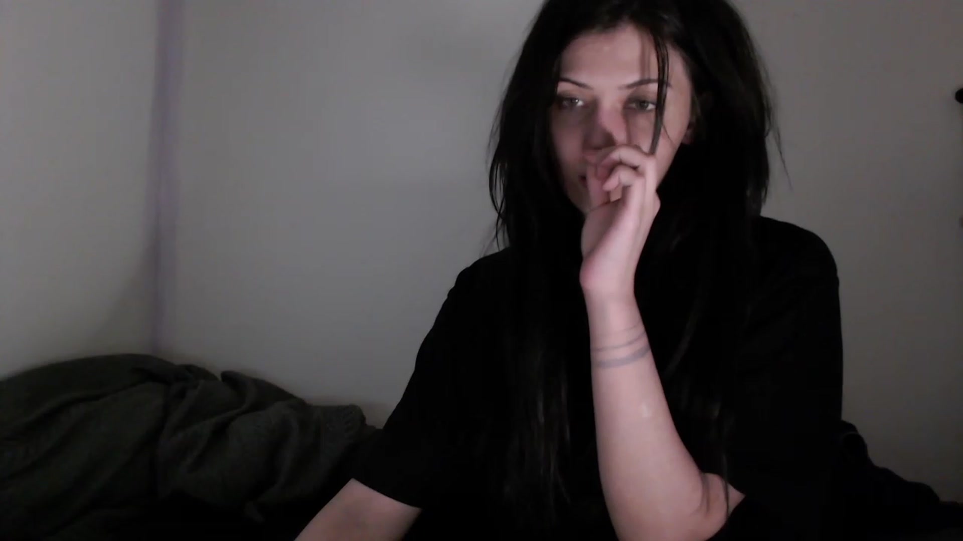 Gallery image thumbnail from RoomToAvoid's myfreecams stream on, 06/06/2023, 05:05 image 18 of 20