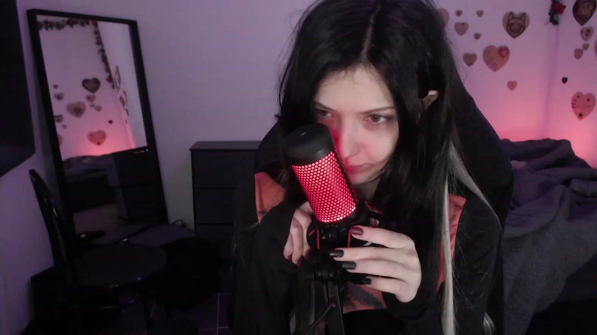 Gallery image thumbnail from RoomToAvoid's myfreecams stream on, 07/08/2023, 08:36 image 1 of 20