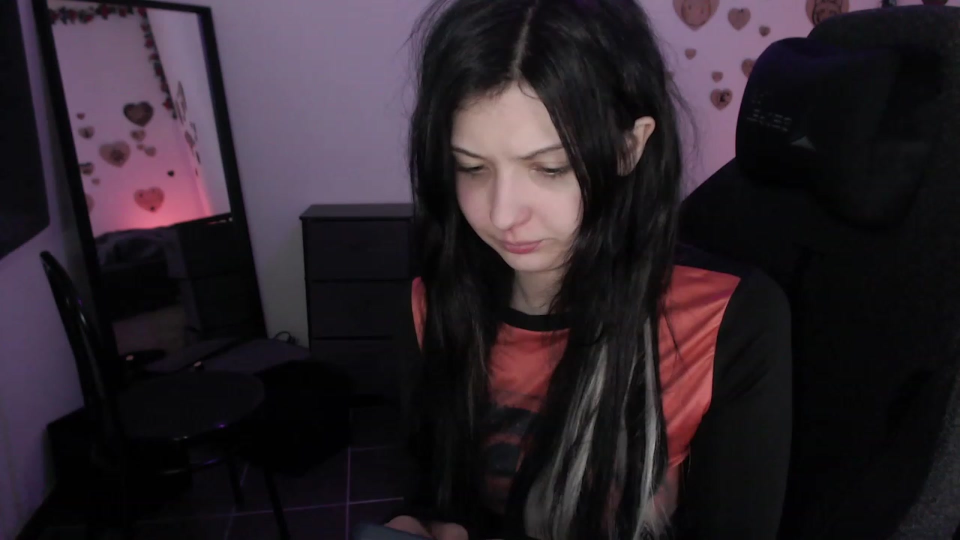 Gallery image thumbnail from RoomToAvoid's myfreecams stream on, 07/08/2023, 08:36 image 5 of 20
