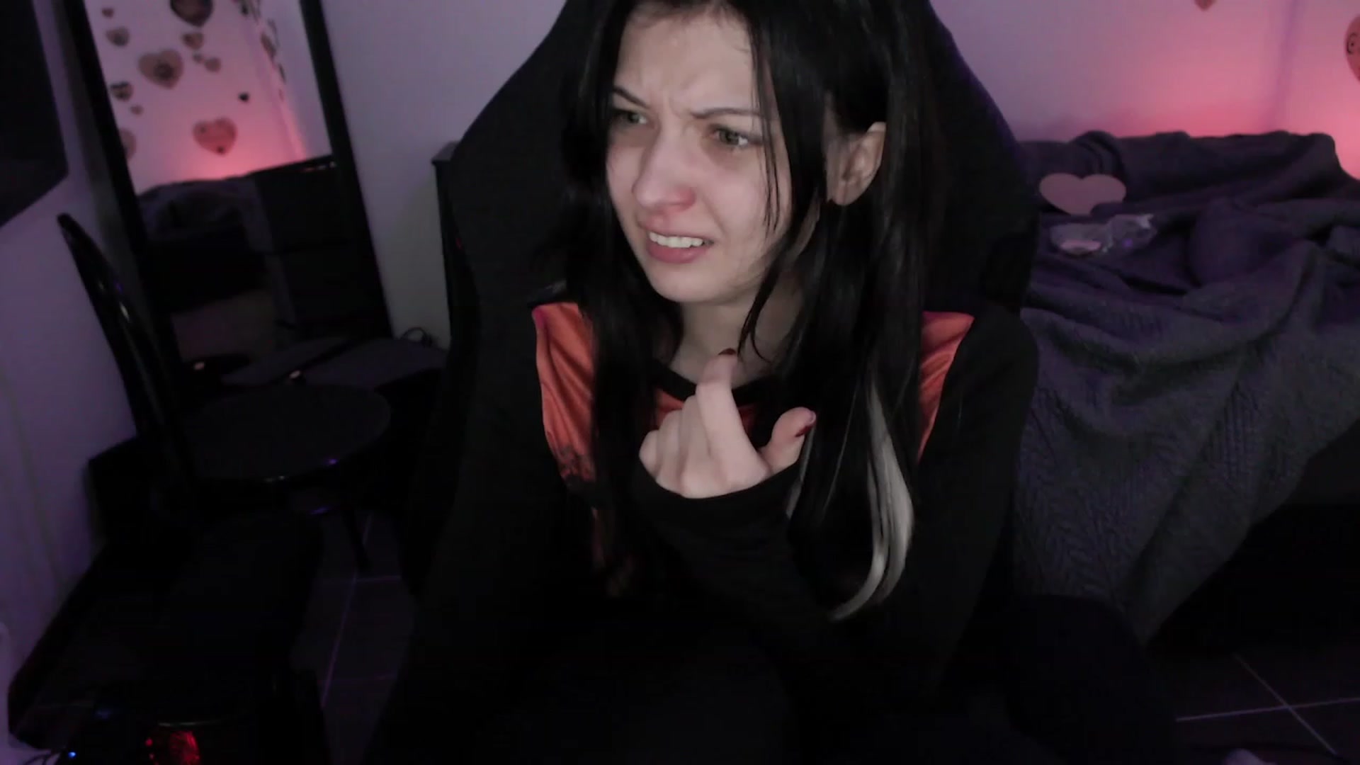 Gallery image thumbnail from RoomToAvoid's myfreecams stream on, 07/08/2023, 08:36 image 7 of 20