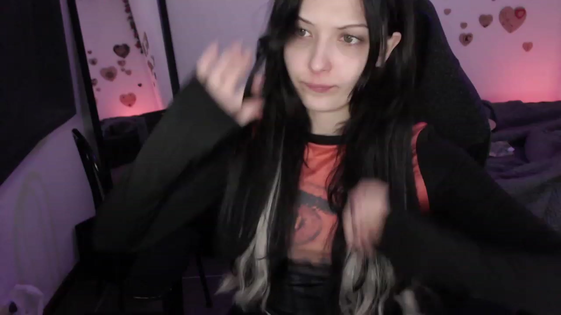 Gallery image thumbnail from RoomToAvoid's myfreecams stream on, 07/08/2023, 10:18 image 14 of 20