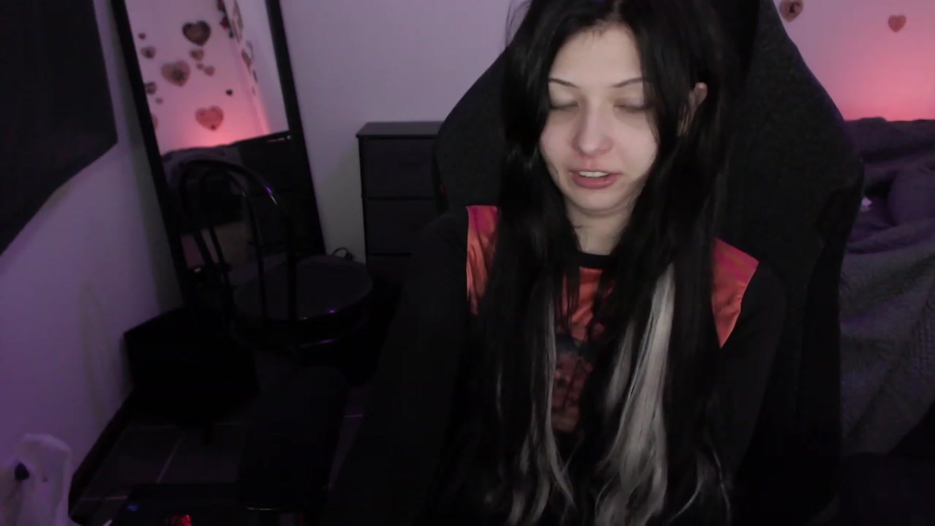 Gallery image thumbnail from RoomToAvoid's myfreecams stream on, 07/08/2023, 10:18 image 19 of 20