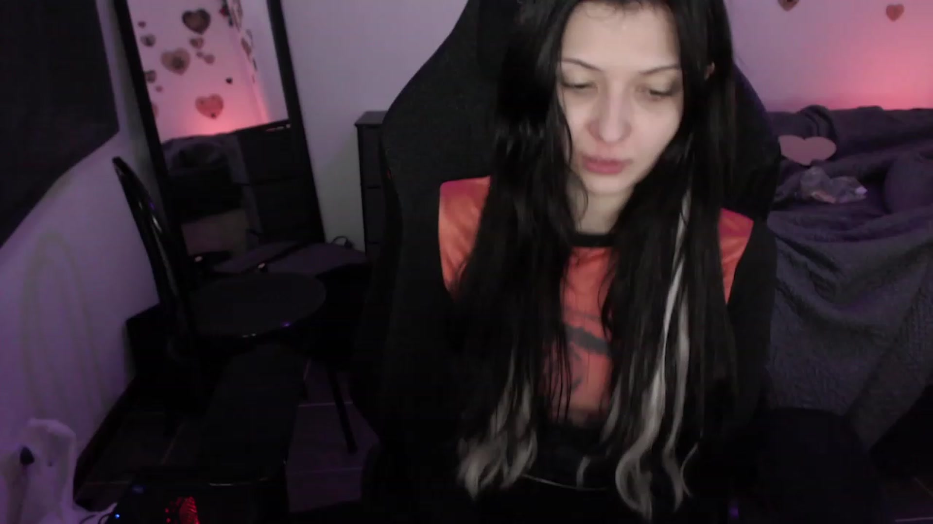 Gallery image thumbnail from RoomToAvoid's myfreecams stream on, 07/08/2023, 10:18 image 11 of 20