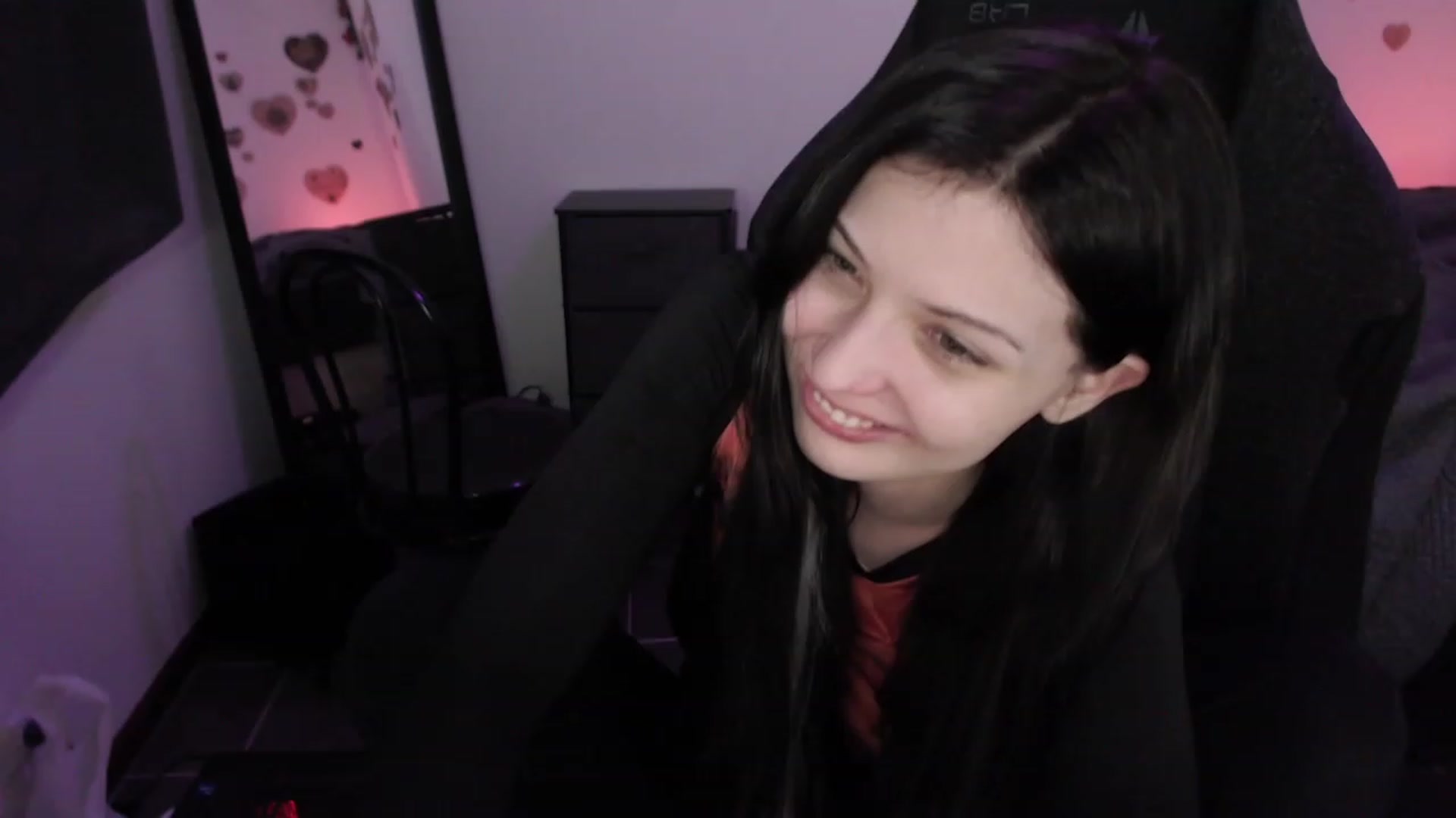 Gallery image thumbnail from RoomToAvoid's myfreecams stream on, 07/08/2023, 10:18 image 18 of 20