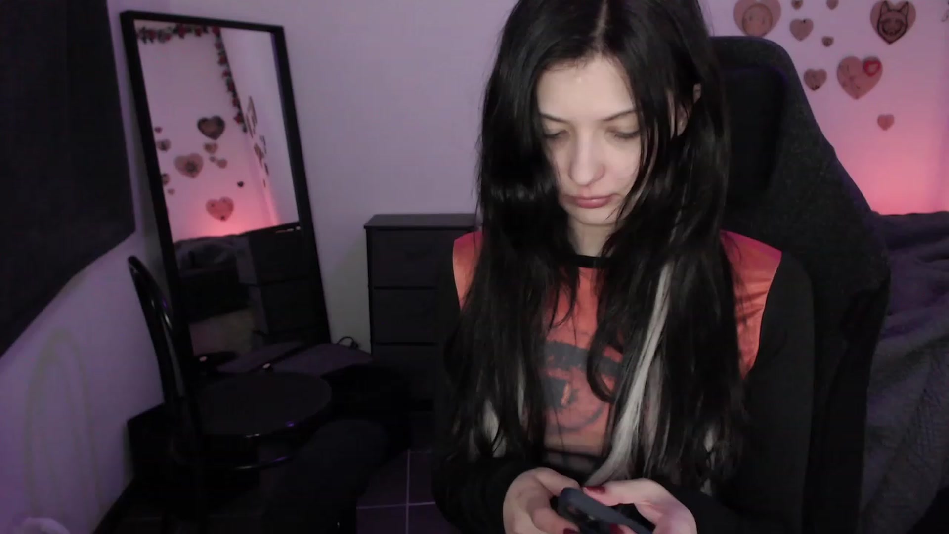 Gallery image thumbnail from RoomToAvoid's myfreecams stream on, 07/08/2023, 10:18 image 9 of 20