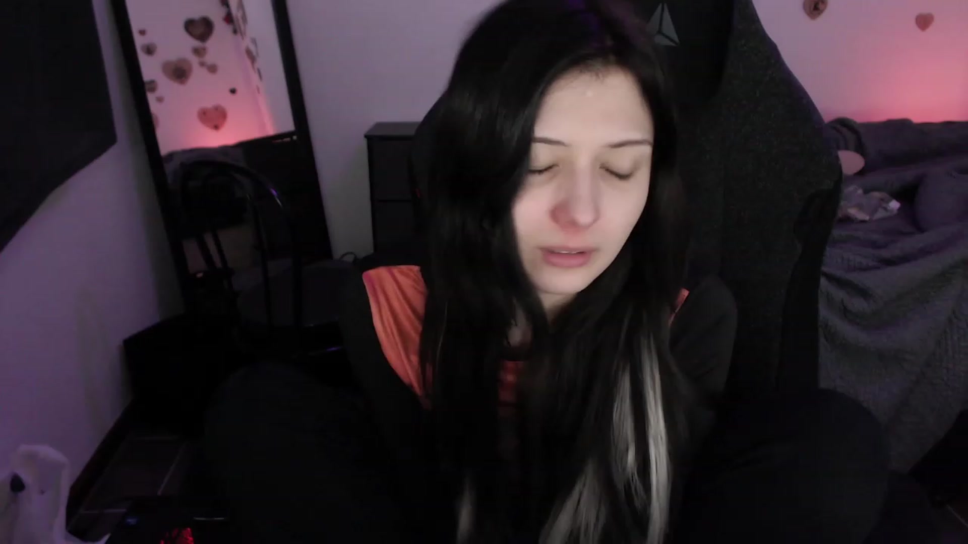 Gallery image thumbnail from RoomToAvoid's myfreecams stream on, 07/08/2023, 12:10 image 18 of 20