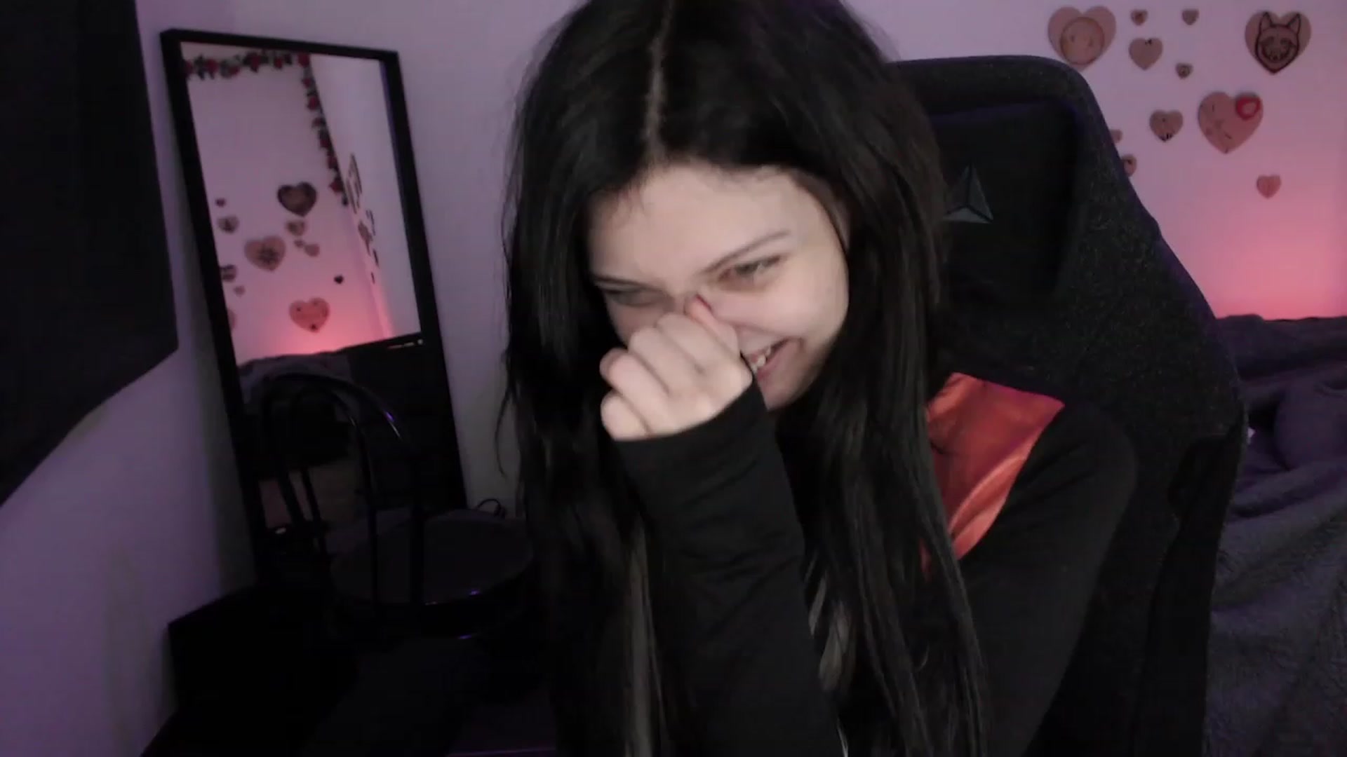 Gallery image thumbnail from RoomToAvoid's myfreecams stream on, 07/08/2023, 12:10 image 13 of 20