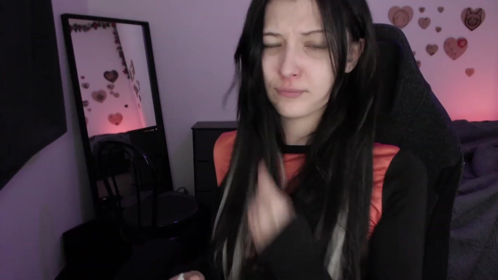 Gallery image thumbnail from RoomToAvoid's myfreecams stream on, 07/08/2023, 12:10 image 20 of 20