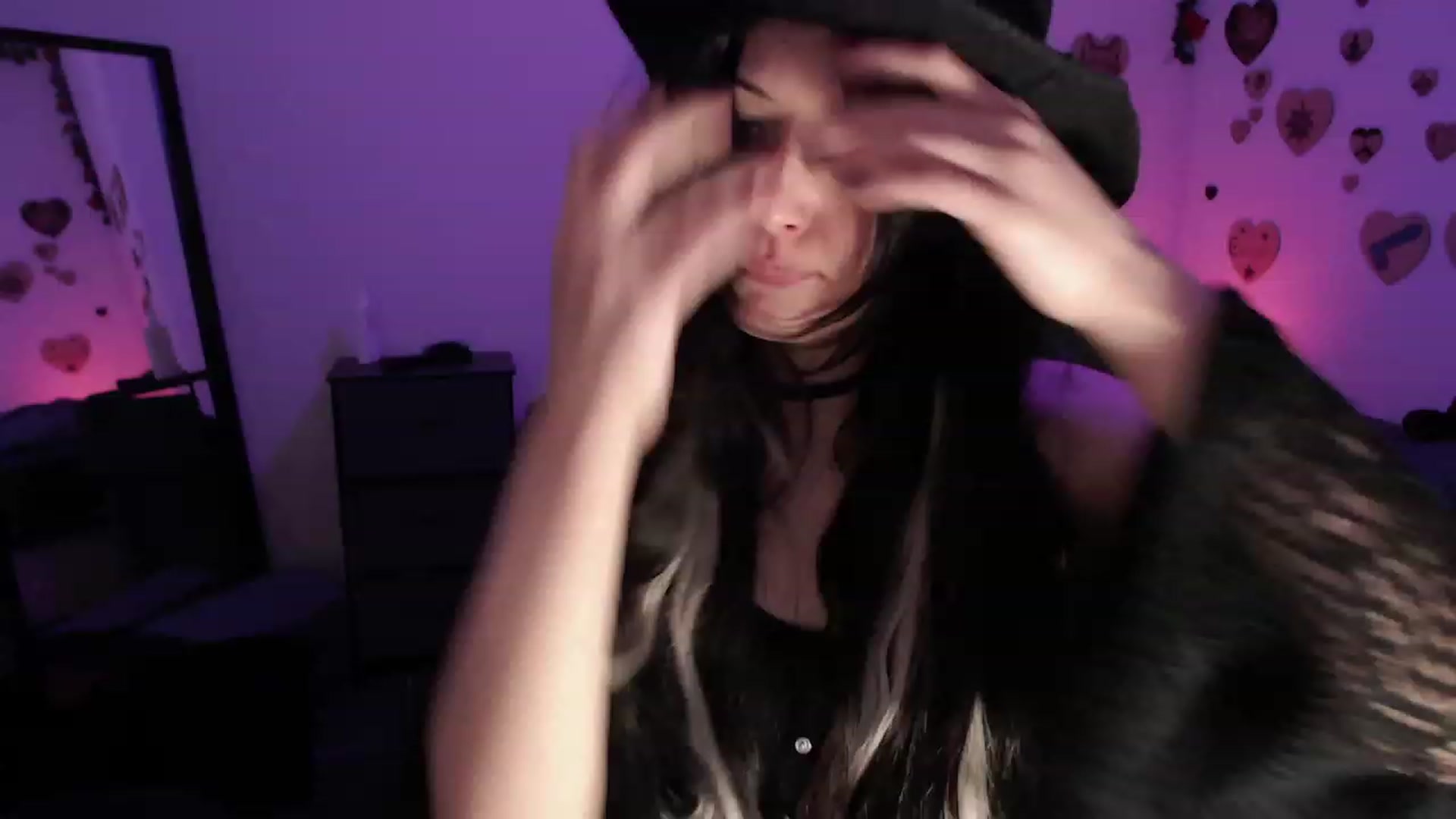 Gallery image thumbnail from RoomToAvoid's myfreecams stream on, 07/11/2023, 03:37 image 15 of 20
