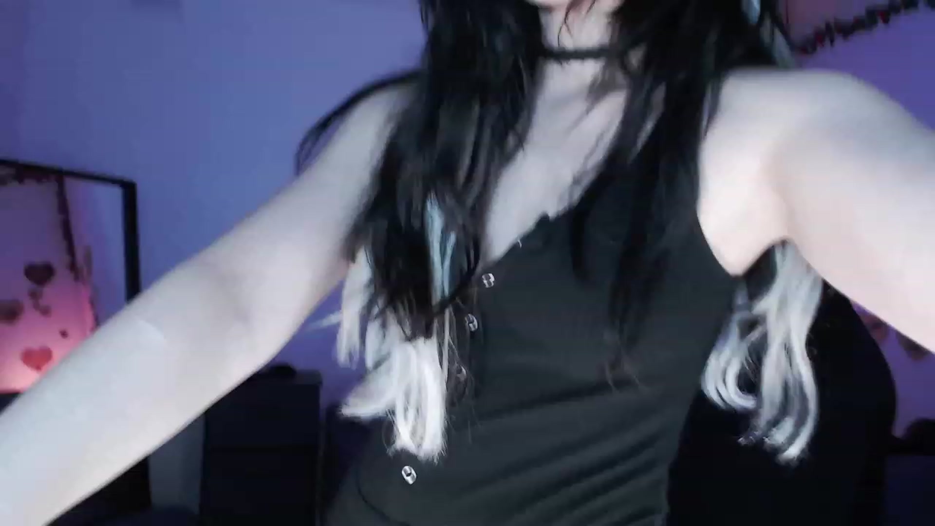 Gallery image thumbnail from RoomToAvoid's myfreecams stream on, 07/11/2023, 05:31 image 2 of 20