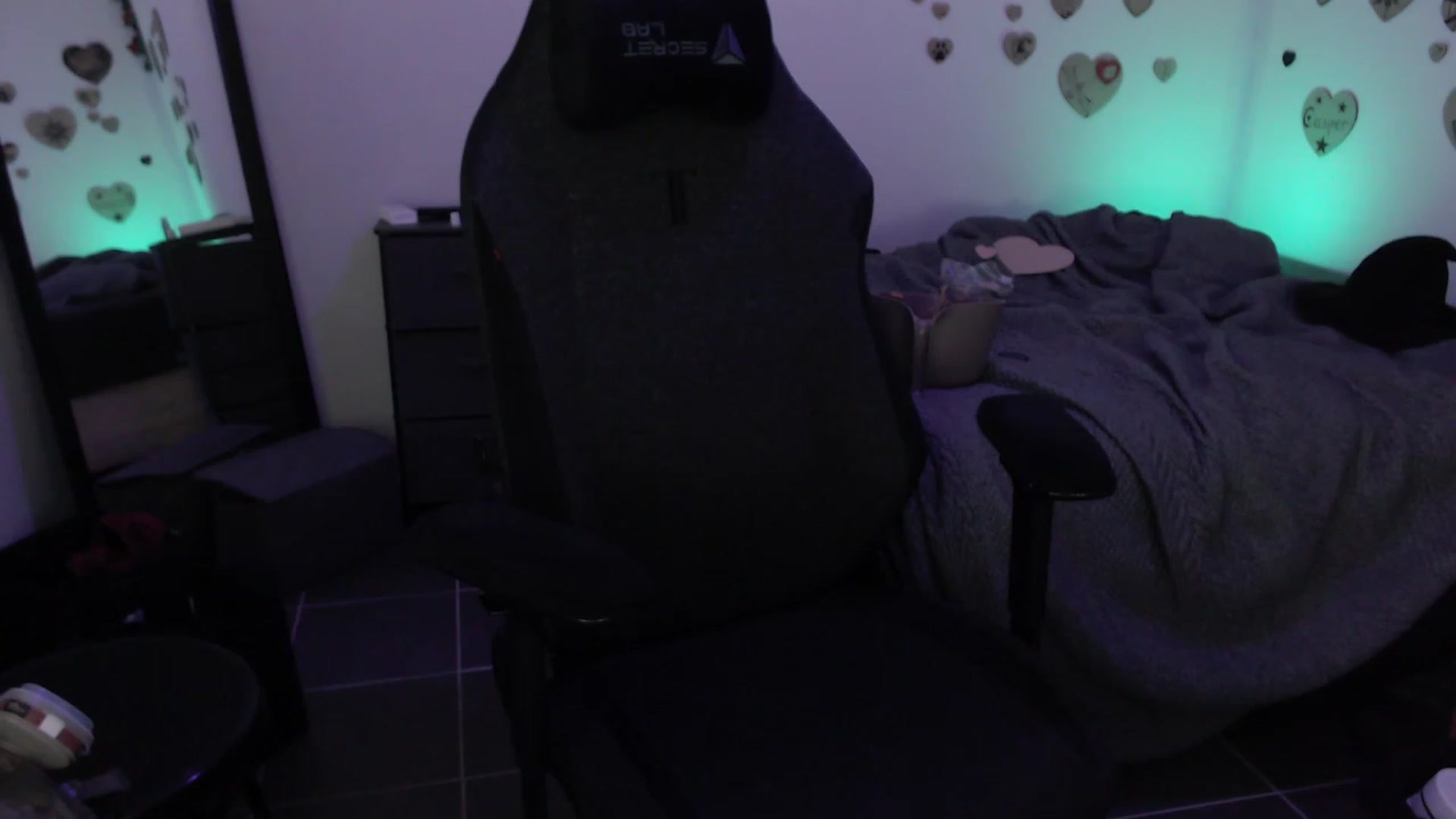 Gallery image thumbnail from RoomToAvoid's myfreecams stream on, 07/14/2023, 03:20 image 17 of 20