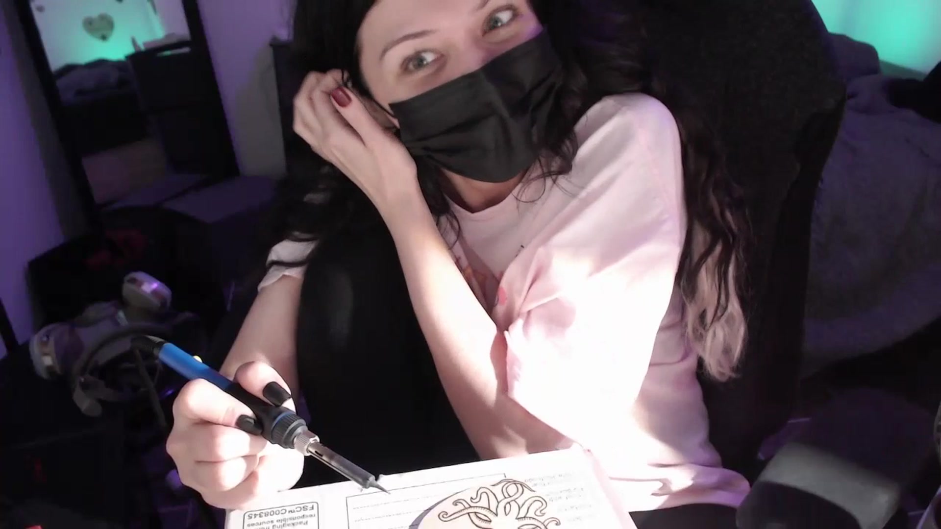 Gallery image thumbnail from RoomToAvoid's myfreecams stream on, 07/14/2023, 08:07 image 8 of 20