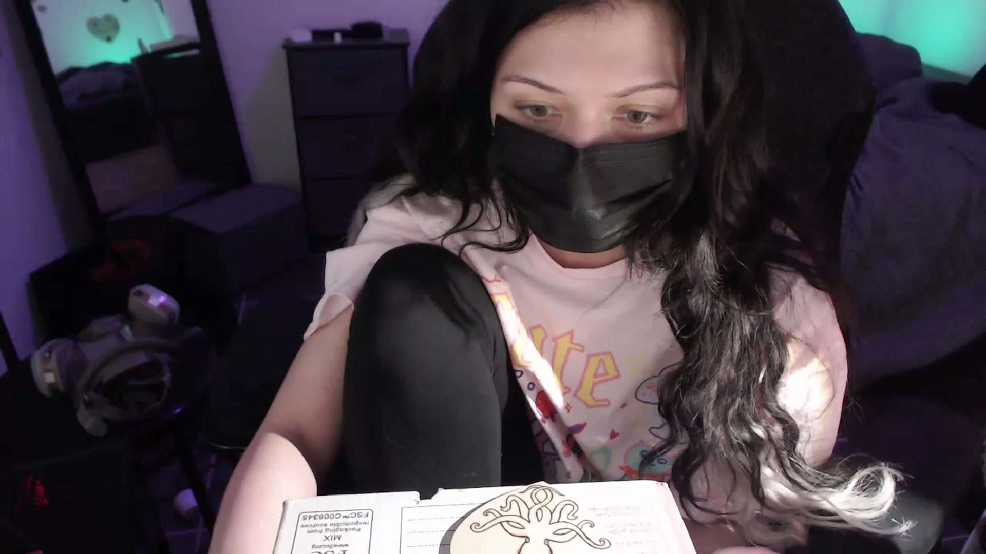 Gallery image thumbnail from RoomToAvoid's myfreecams stream on, 07/14/2023, 08:07 image 6 of 20
